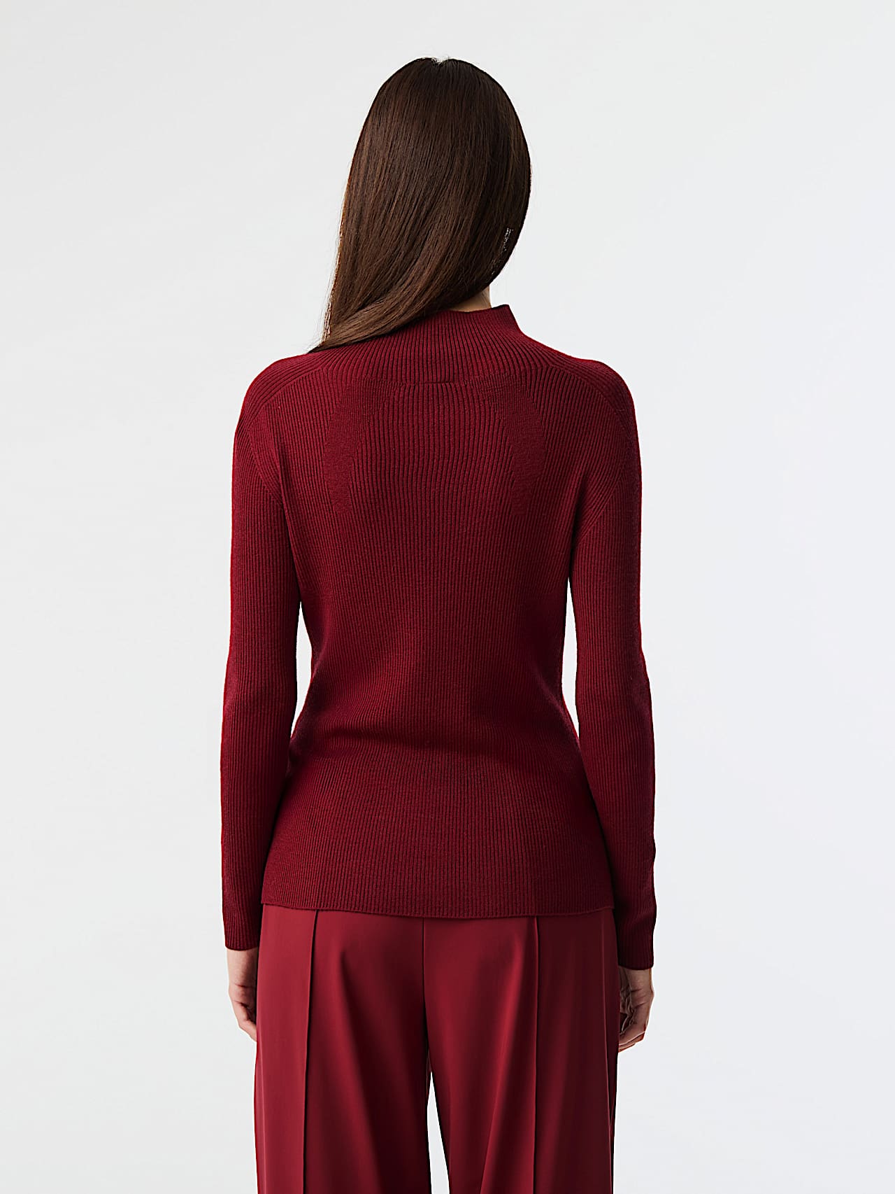 AlphaTauri | FRACT V1.Y9.02 | Seamless 3D Knit Wool Turtleneck Sweater in Dark Berry for Mujer AlphaTauri | FRACT V1.Y9.02 | Seamless 3D Knit Wool Turtleneck Sweater in Dark Berry for Mujer