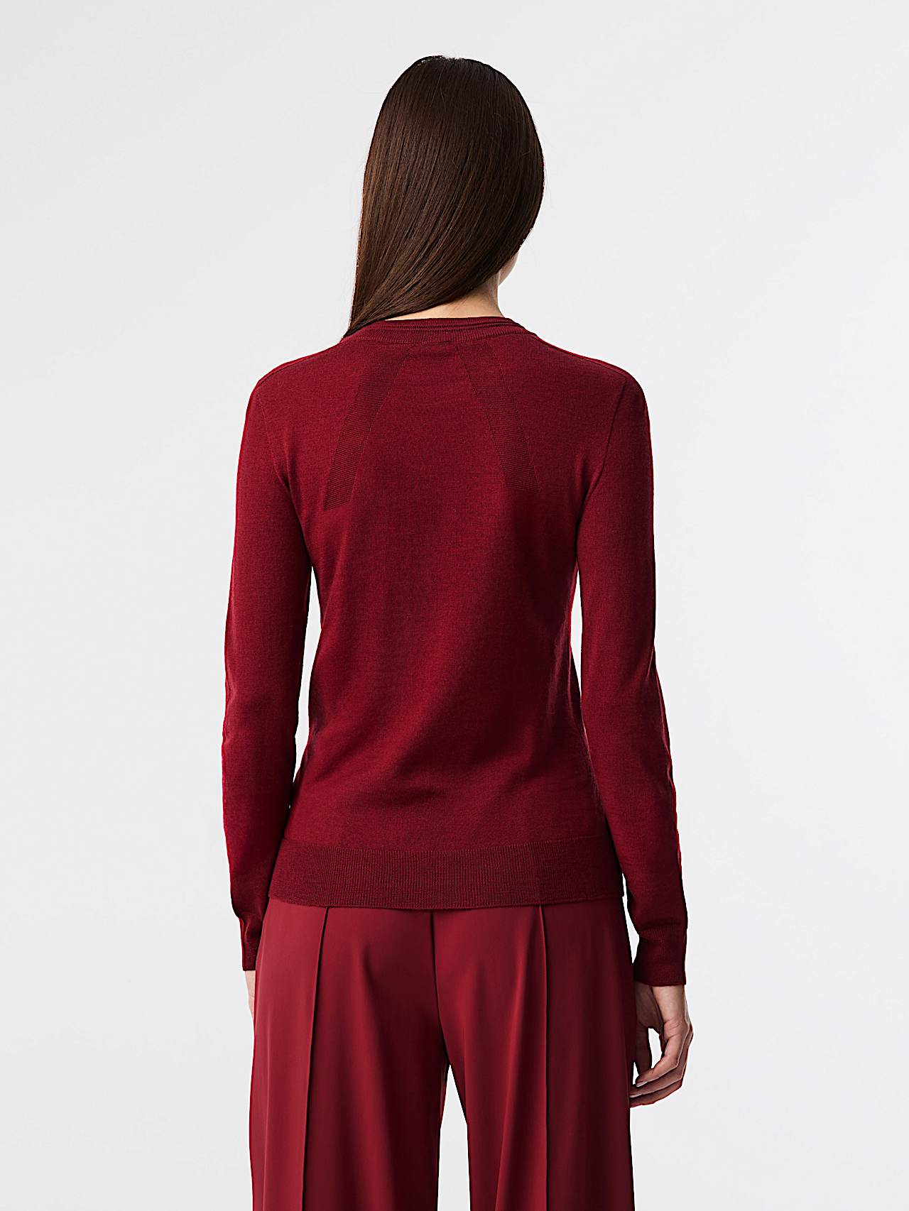 AlphaTauri | FATON V1.Y9.02 | Seamless 3D Knit Crewneck Sweater in Dark Berry for Mujer AlphaTauri | FATON V1.Y9.02 | Seamless 3D Knit Crewneck Sweater in Dark Berry for Mujer