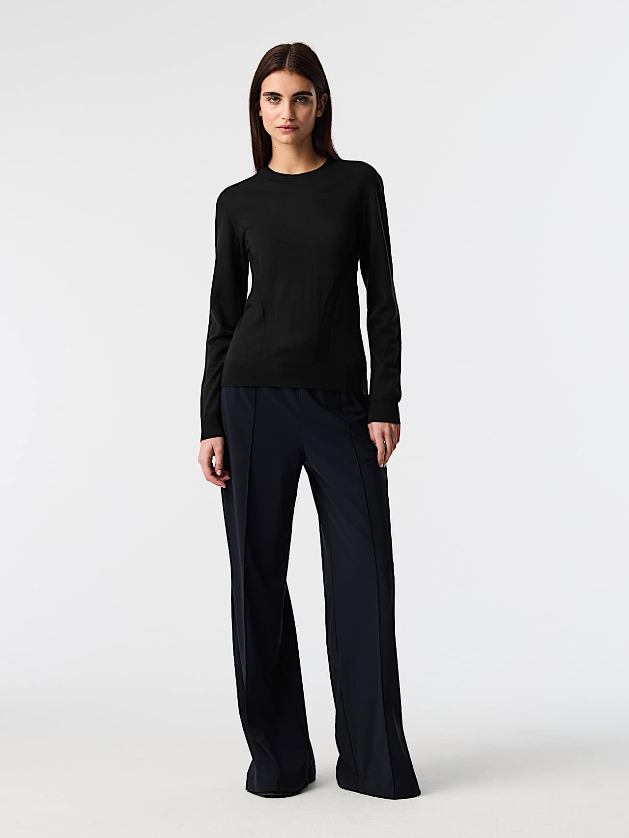 AlphaTauri | FATON V1.Y9.02 | Seamless 3D Knit Crewneck Sweater in Black for Mujer AlphaTauri | FATON V1.Y9.02 | Seamless 3D Knit Crewneck Sweater in Black for Mujer
