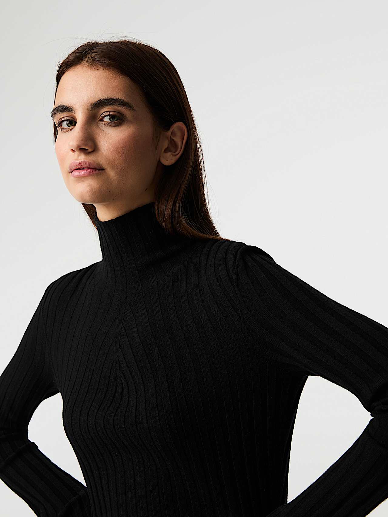 AlphaTauri | FOLAS V2.Y9.02 | Nahtloses 3D-Strick-Midikleid in Schwarz für Damen