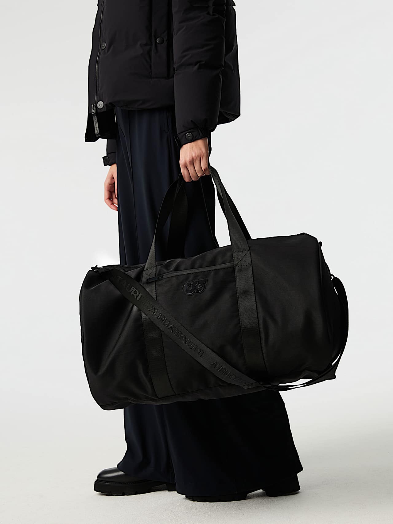AlphaTauri | AGATE V1.Y9.02 | Weekender Bag in Black for Unisexe AlphaTauri | AGATE V1.Y9.02 | Weekender Bag in Black for Unisexe