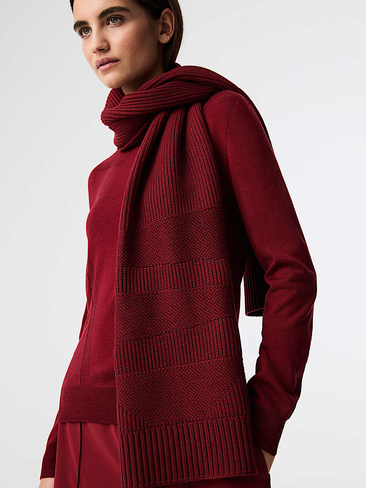 AlphaTauri | AMBAR V1.Y9.02 | Écharpe en maille 3D in Dark Berry for Unisexe