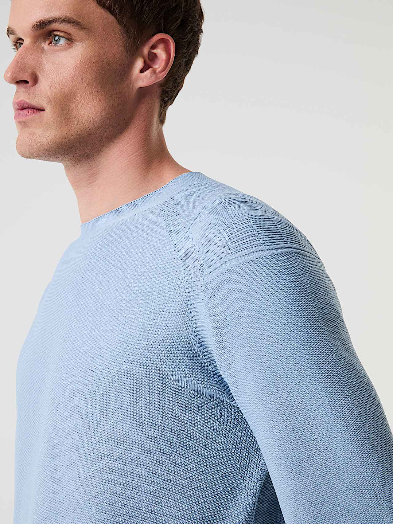 AlphaTauri | FOSOP V4.Y8.02 | Sweat-shirt ras du cou en maille de performance 3D sans coutures in Fog Blue for Homme