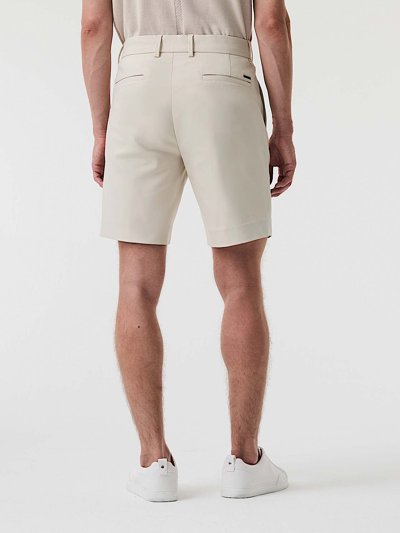 AlphaTauri | PELSH V1.Y9.01 | Shorts de algodón elástico in Stone for Hombre AlphaTauri | PELSH V1.Y9.01 | Shorts de algodón elástico in Stone for Hombre