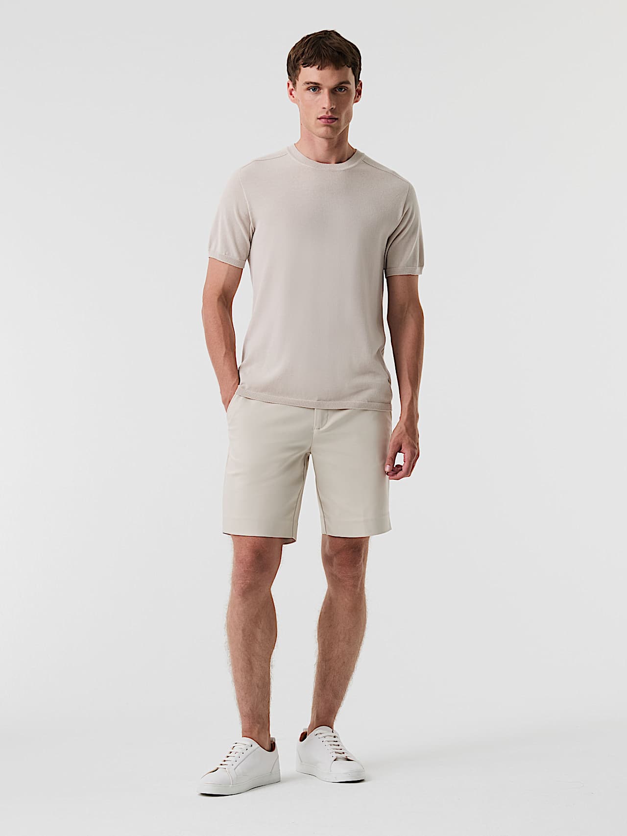 AlphaTauri | PELSH V1.Y9.01 | Shorts de algodón elástico in Stone for Hombre AlphaTauri | PELSH V1.Y9.01 | Shorts de algodón elástico in Stone for Hombre