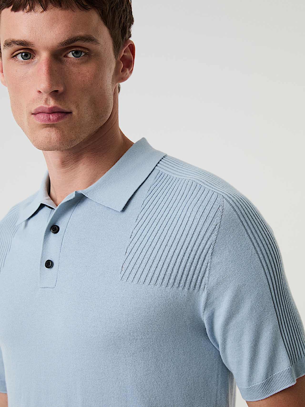 AlphaTauri | FOTOL V1.Y9.01 | Nahtloses 3D-Strick-Poloshirt aus Baumwolle und Coolmax® in Fog Blue für Herren