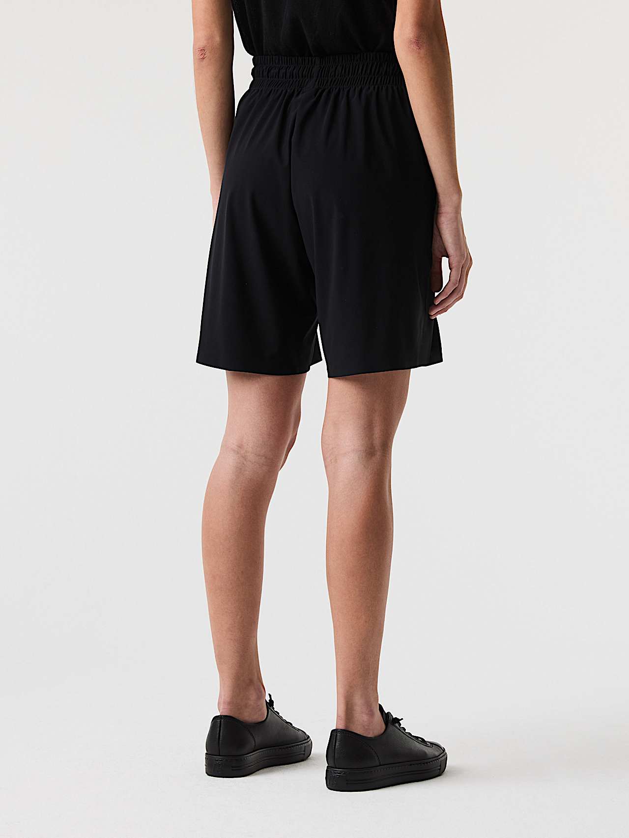AlphaTauri | PIRT V1.Y9.01 | Pantalones cortos de punto Power Stretch in Negro for Mujer