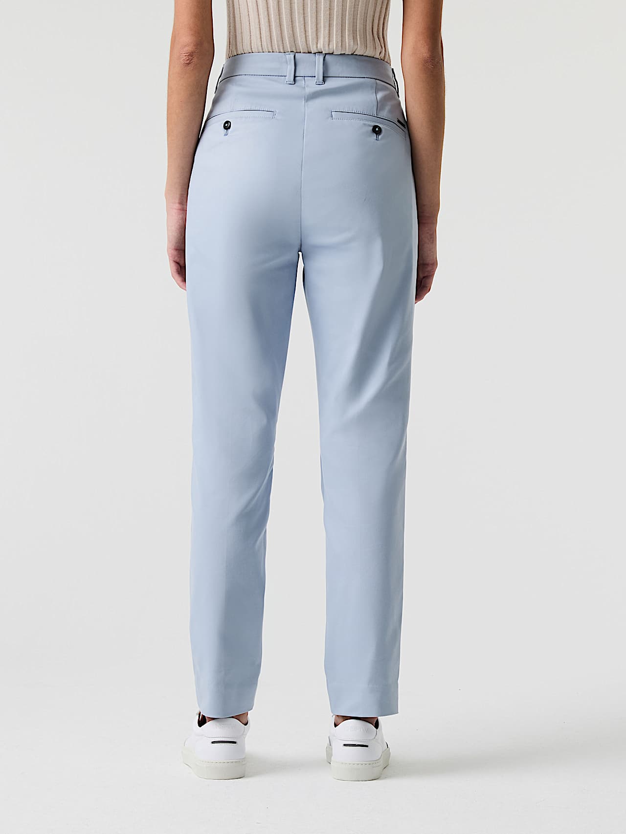 AlphaTauri | PERTI V5.Y9.01 | Pantalones de corte ajustado en la parte inferior con pliegues in Fog Blue for Mujer AlphaTauri | PERTI V5.Y9.01 | Pantalones de corte ajustado en la parte inferior con pliegues in Fog Blue for Mujer