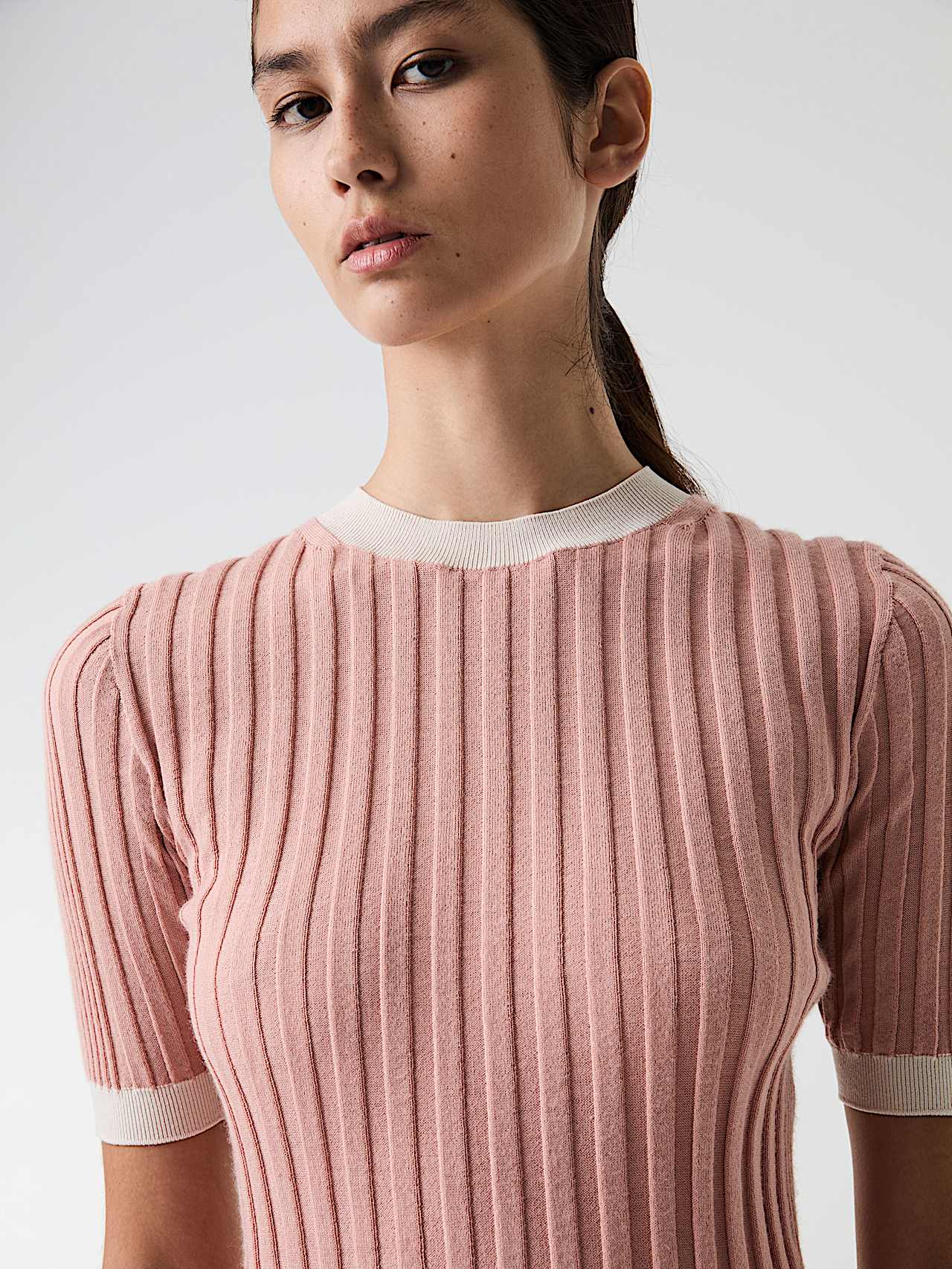 AlphaTauri | FONELE V1.Y9.01 | Nahtloses 3D-Strick-T-Shirt aus Kaschmir und Coolmax® in Misty Pink für Damen