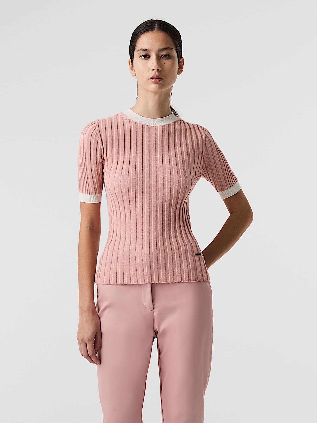 AlphaTauri | FONELE V1.Y9.01 | Nahtloses 3D-Strick-T-Shirt aus Kaschmir und Coolmax® in Misty Pink für Damen