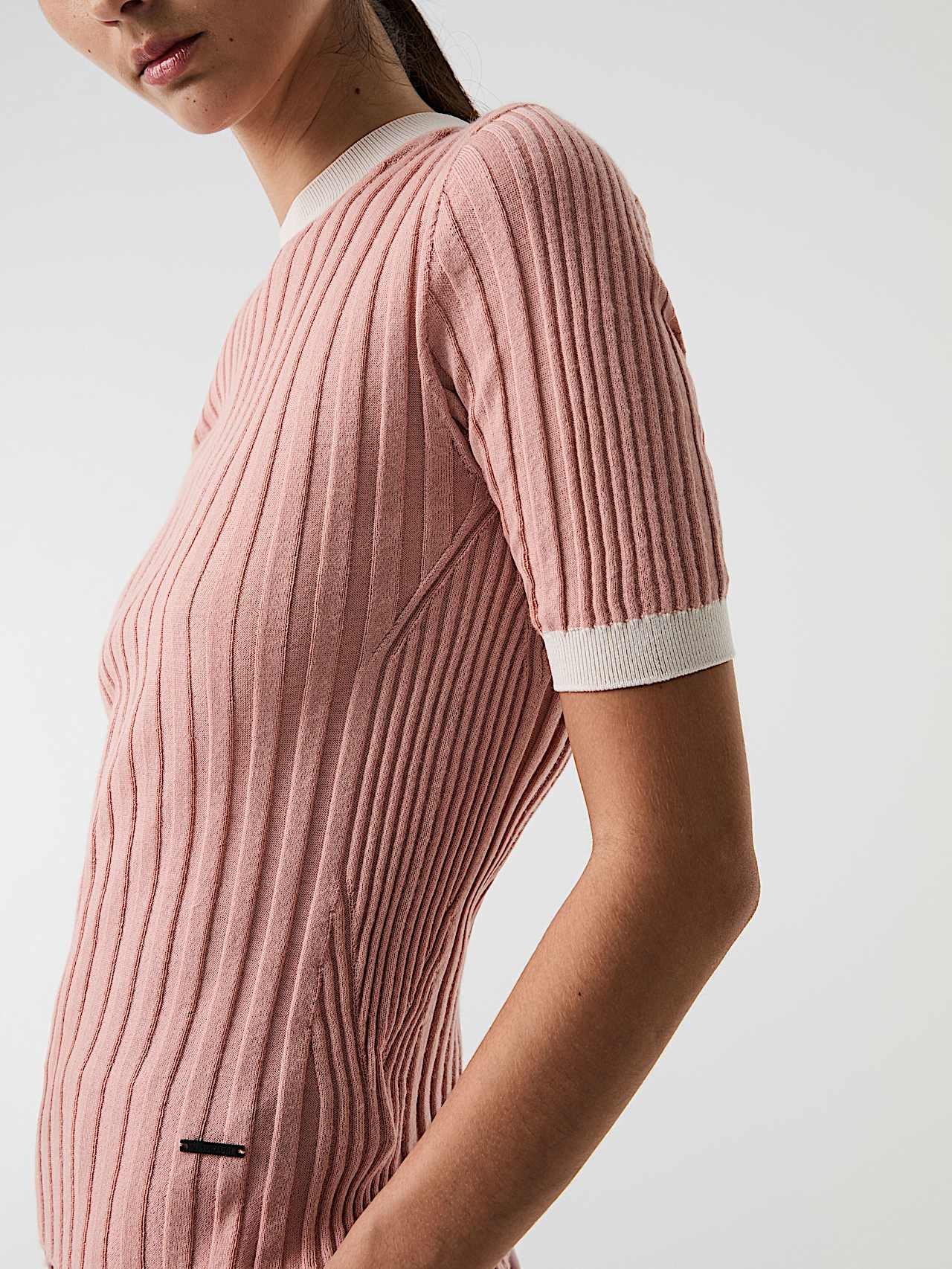 AlphaTauri | FONELE V1.Y9.01 | Nahtloses 3D-Strick-T-Shirt aus Kaschmir und Coolmax® in Misty Pink für Damen