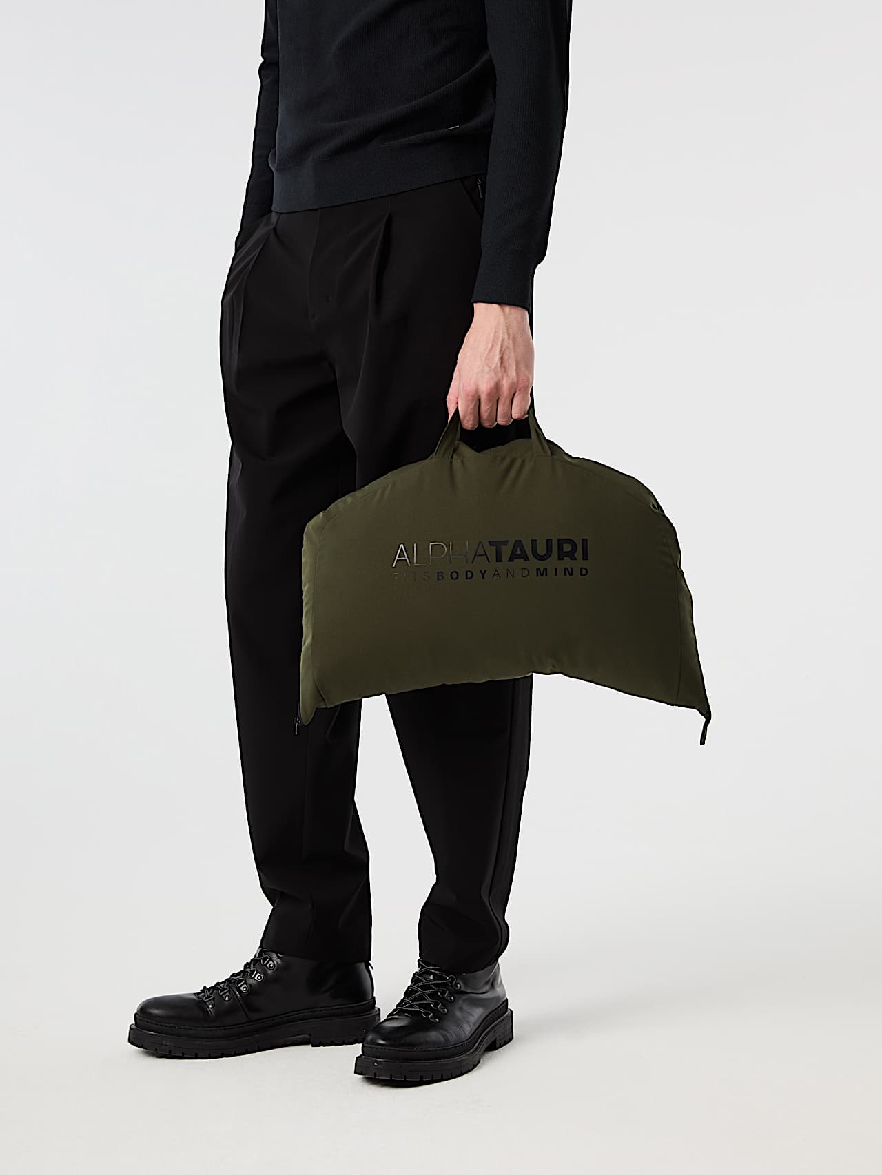 AlphaTauri | KOOV V10.Y7.02 | Icónica parka de Taurobran® impermeable y plegable in Verde Oscuro for Hombre