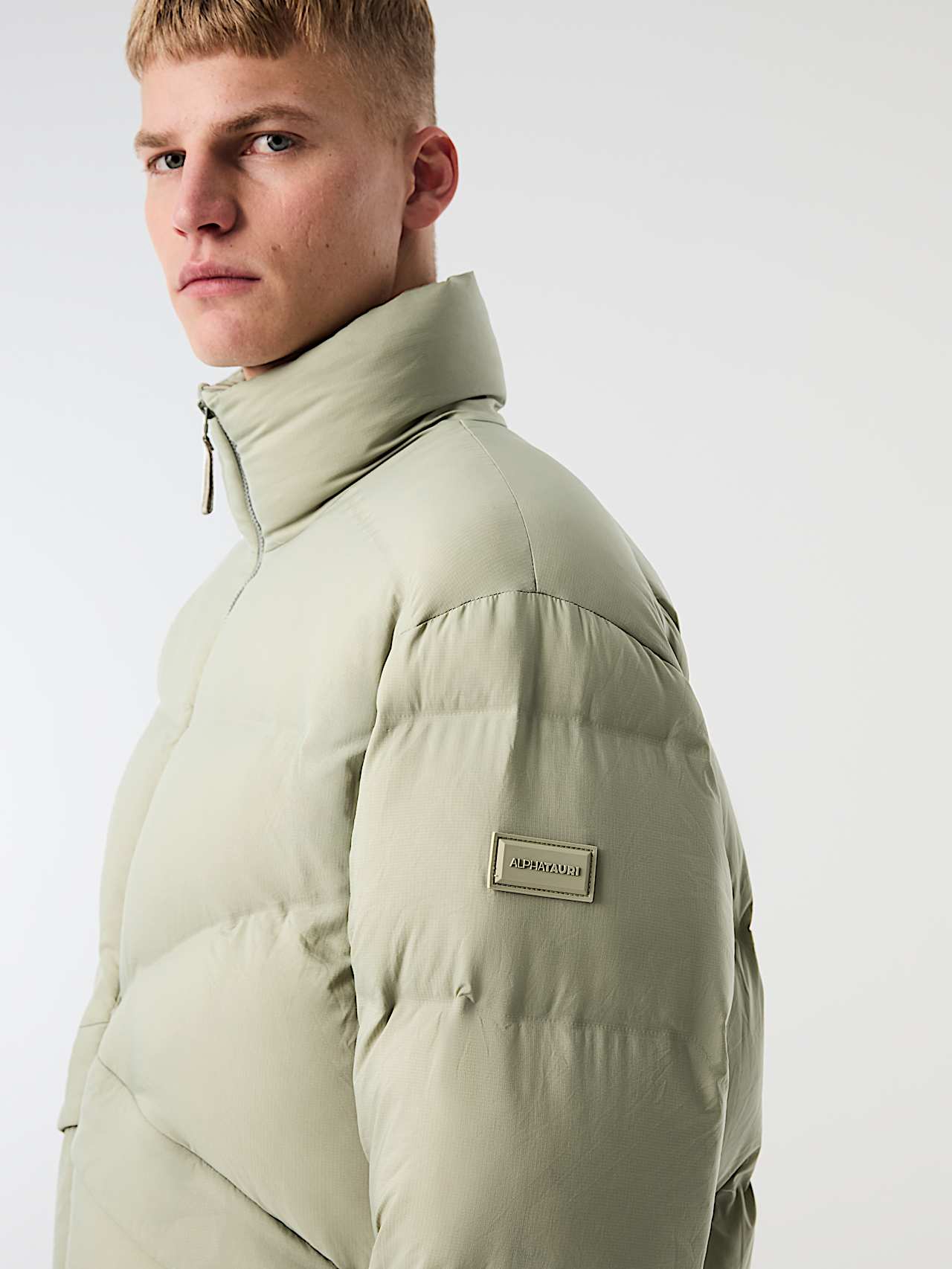 AlphaTauri | OLAVON V1.Y10.02 | Ultraleichte verstaubare Daunenjacke in Dark Sage für Herren