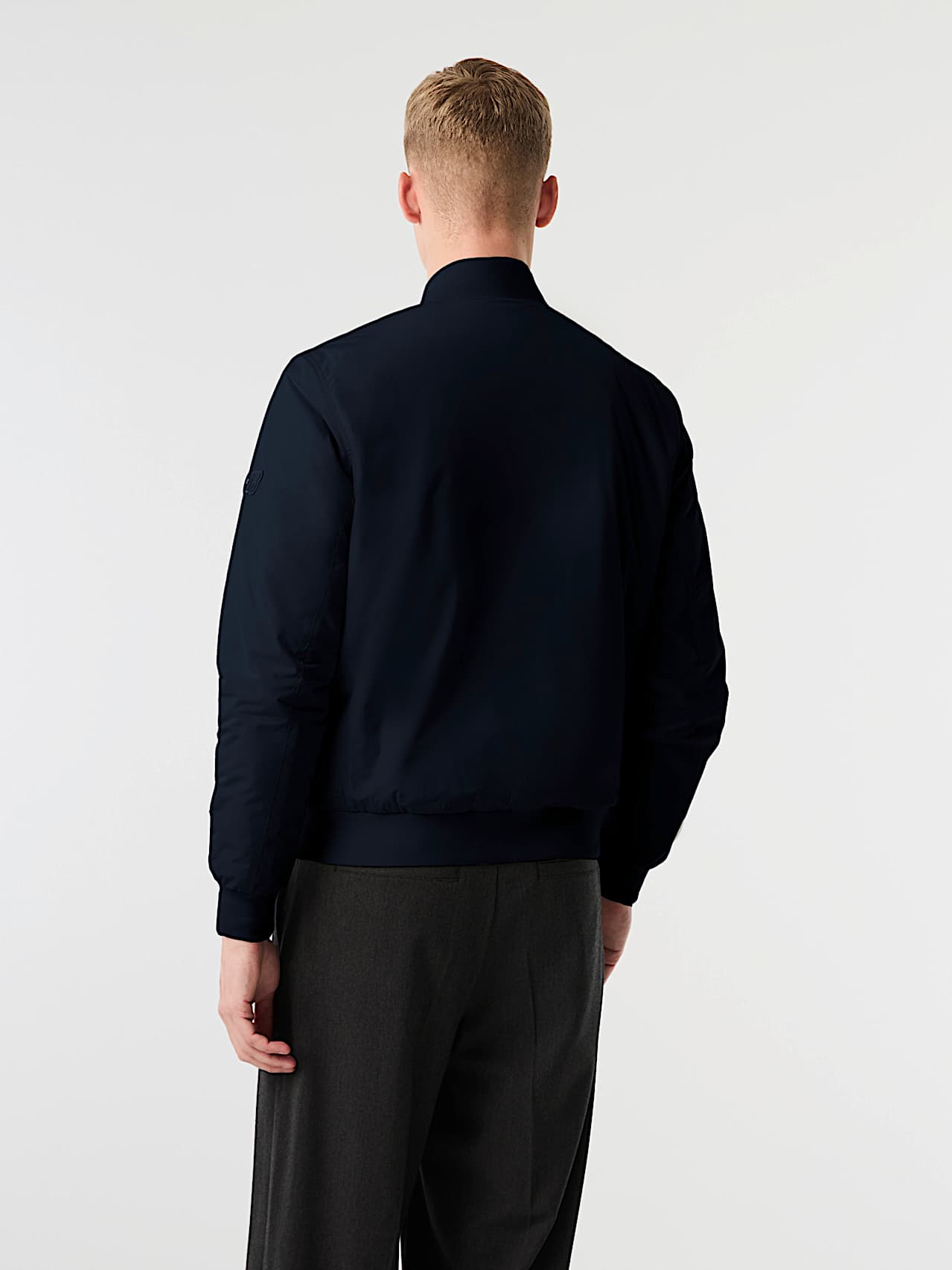 AlphaTauri | OUBLIS V1.Y10.02 | Blouson aviateur léger matelassé déperlant avec Primaloft® in Dark Navy for Homme