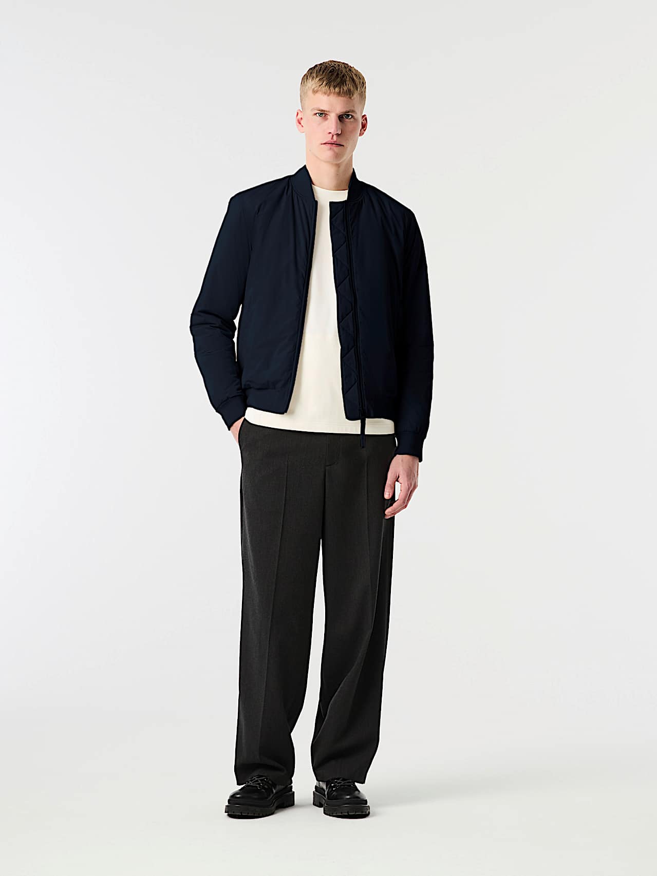 AlphaTauri | OUBLIS V1.Y10.02 | Blouson aviateur léger matelassé déperlant avec Primaloft® in Dark Navy for Homme