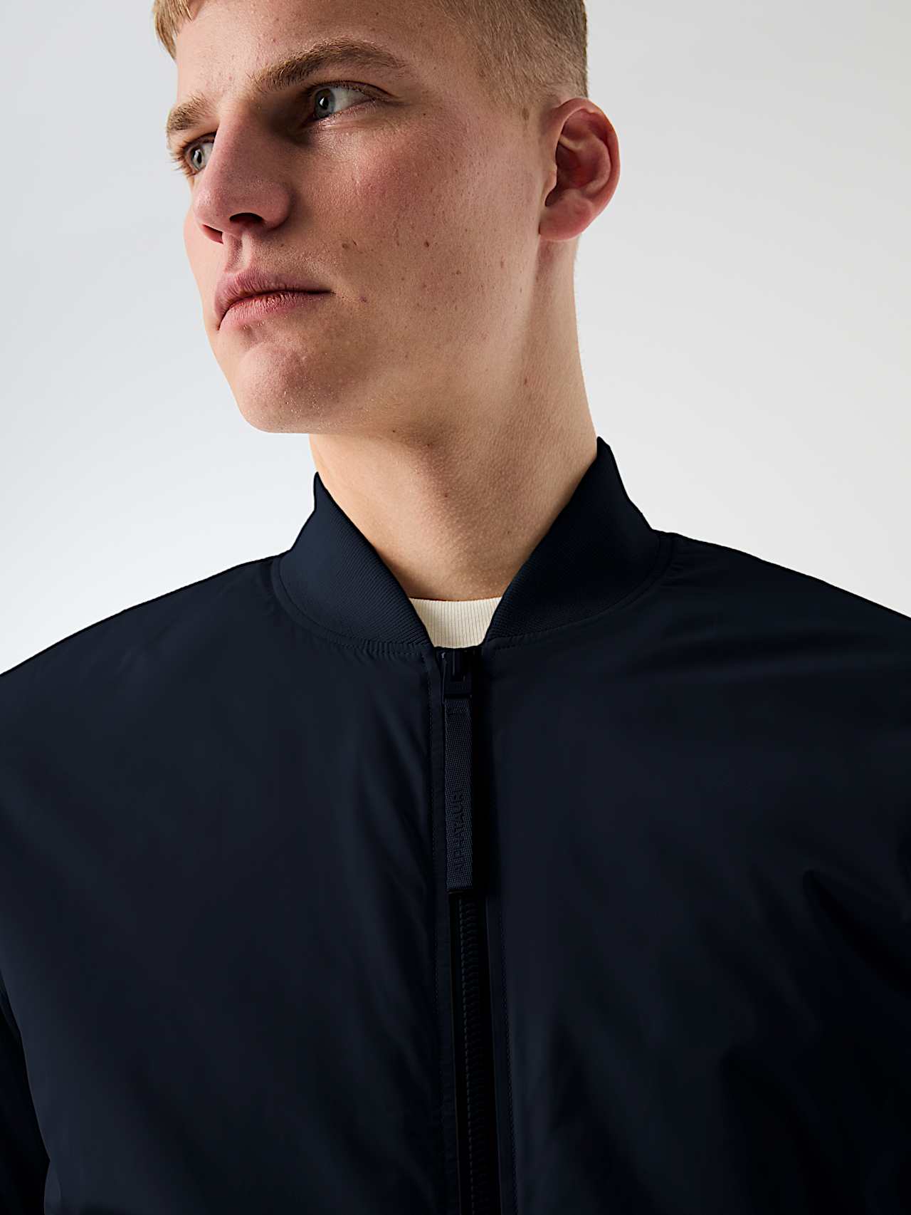AlphaTauri | OUBLIS V1.Y10.02 | Water-repellent Light Padded Bomber Jacket with Primaloft® in Dark Navy for Men