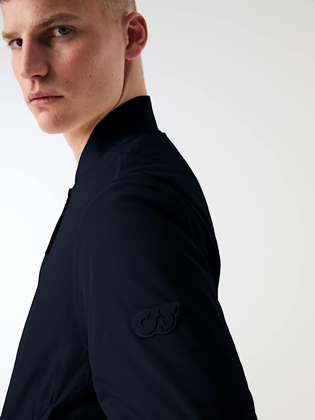 AlphaTauri | OUBLIS V1.Y10.02 | Blouson aviateur léger matelassé déperlant avec Primaloft® in Dark Navy for Homme