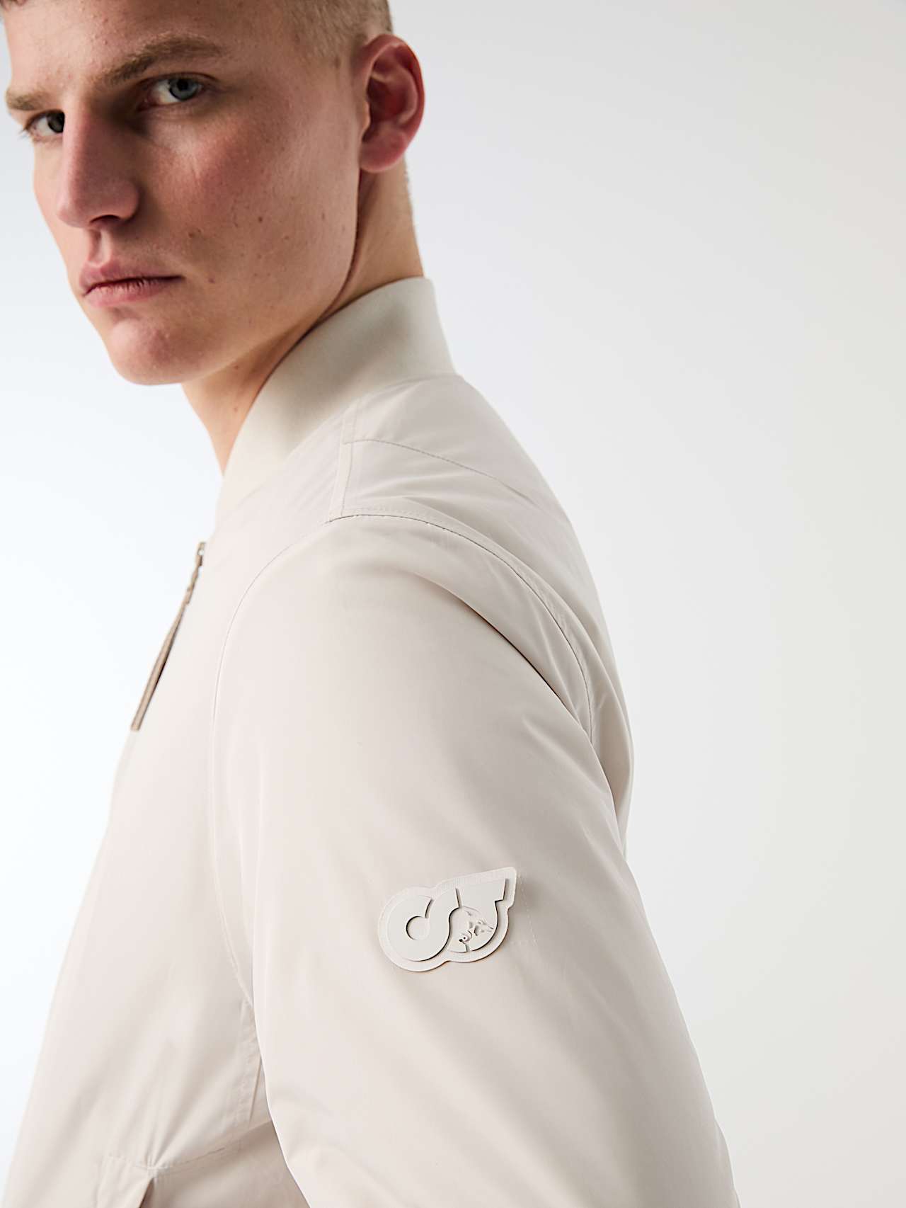 AlphaTauri | OUBLIS V1.Y10.02 | Water-repellent Light Padded Bomber Jacket with Primaloft® in Stone for Hombre