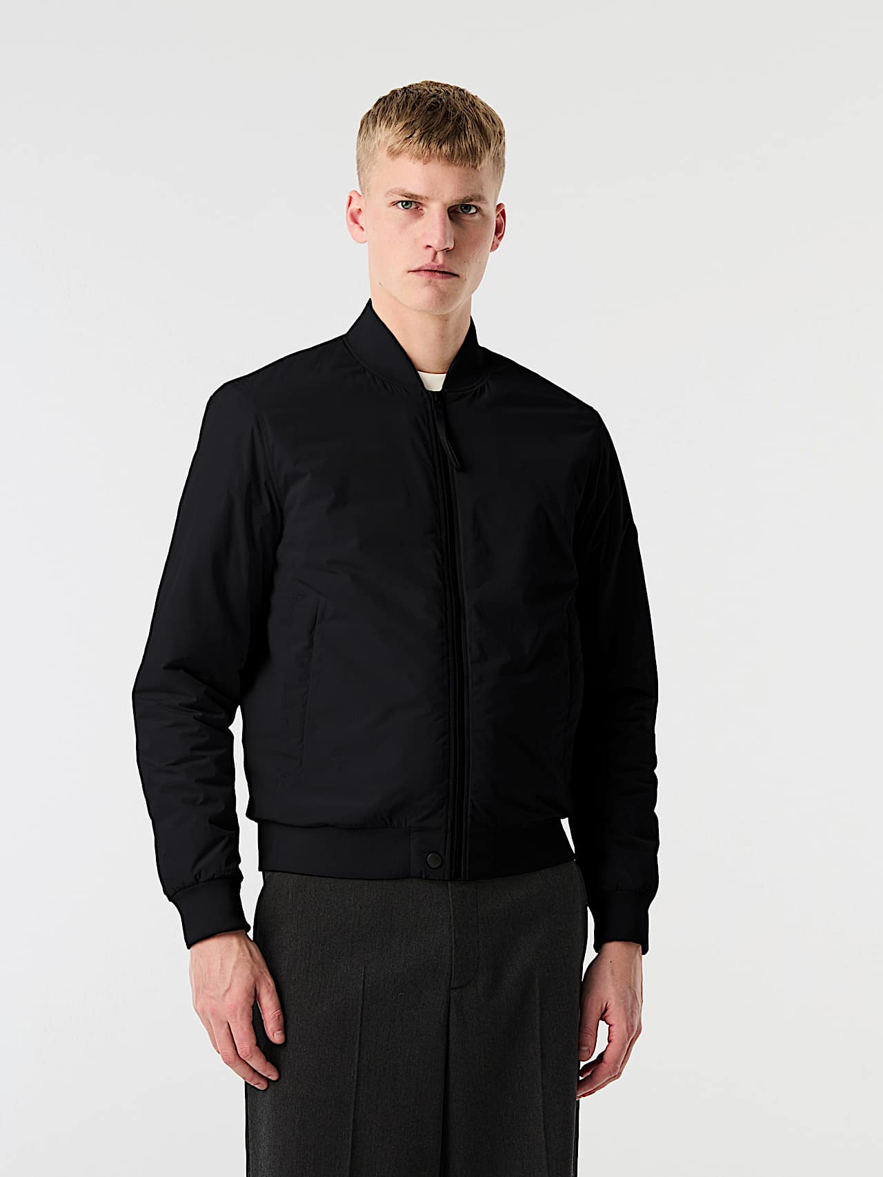 AlphaTauri | OUBLIS V1.Y10.02 | Wasserabweisende, leicht wattierte Bomberjacke mit Primaloft® in Schwarz für Herren