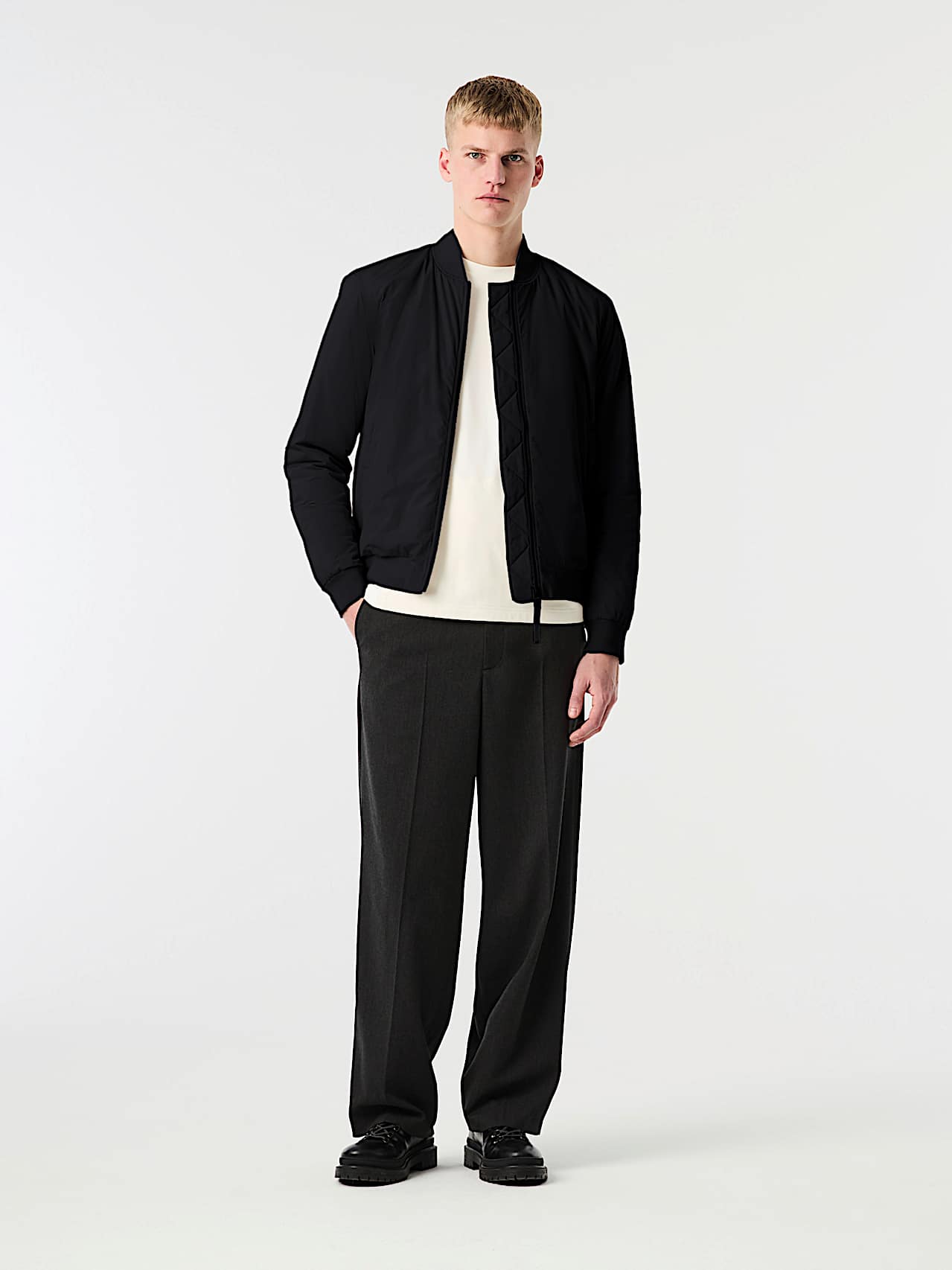 AlphaTauri | OUBLIS V1.Y10.02 | Blouson aviateur léger matelassé déperlant avec Primaloft® in Black for Homme