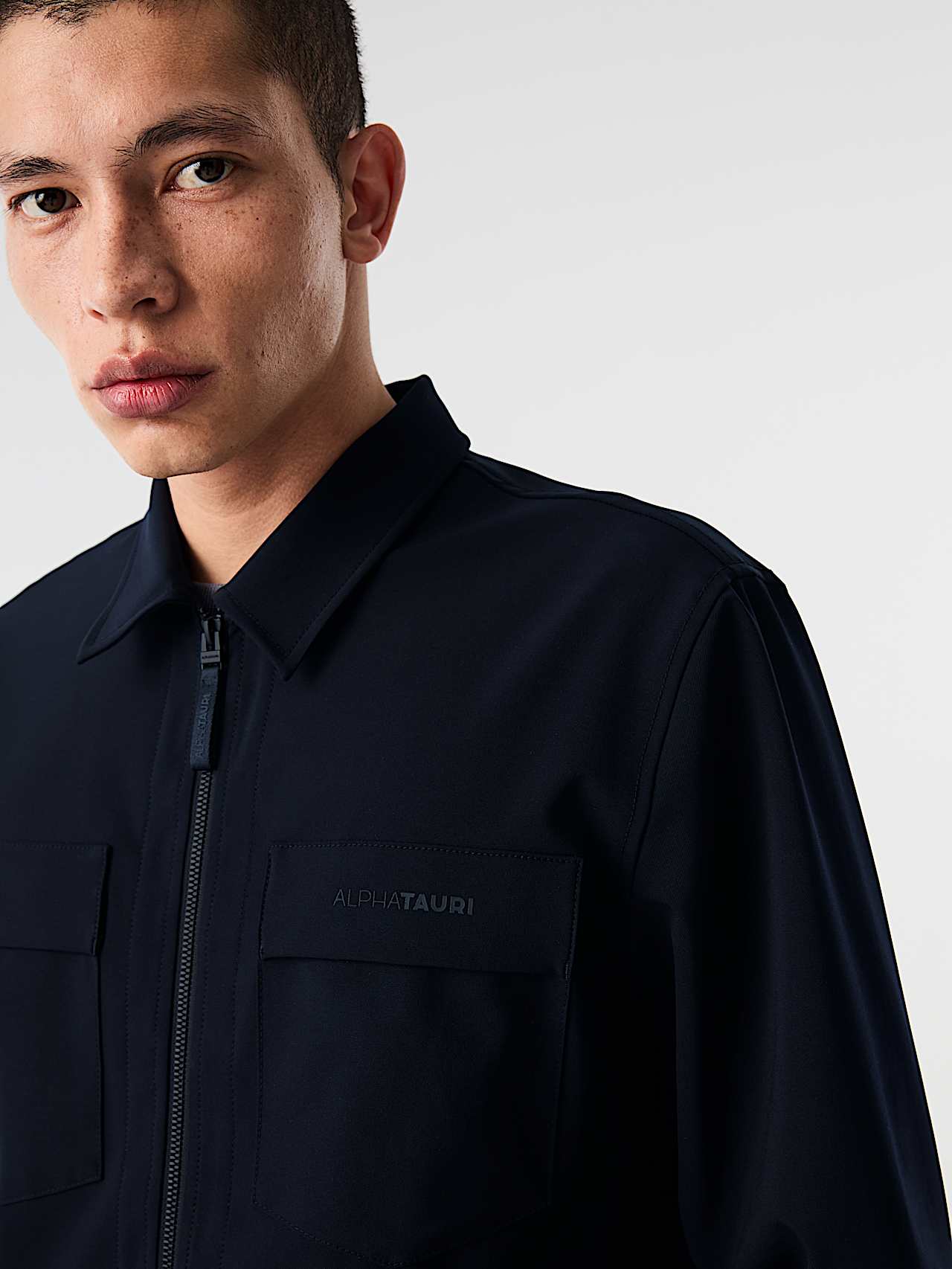 AlphaTauri | ONGERS V1.Y10.02 | Surchemise déperlante Elegant Stretch 4 directions in Dark Navy for Homme