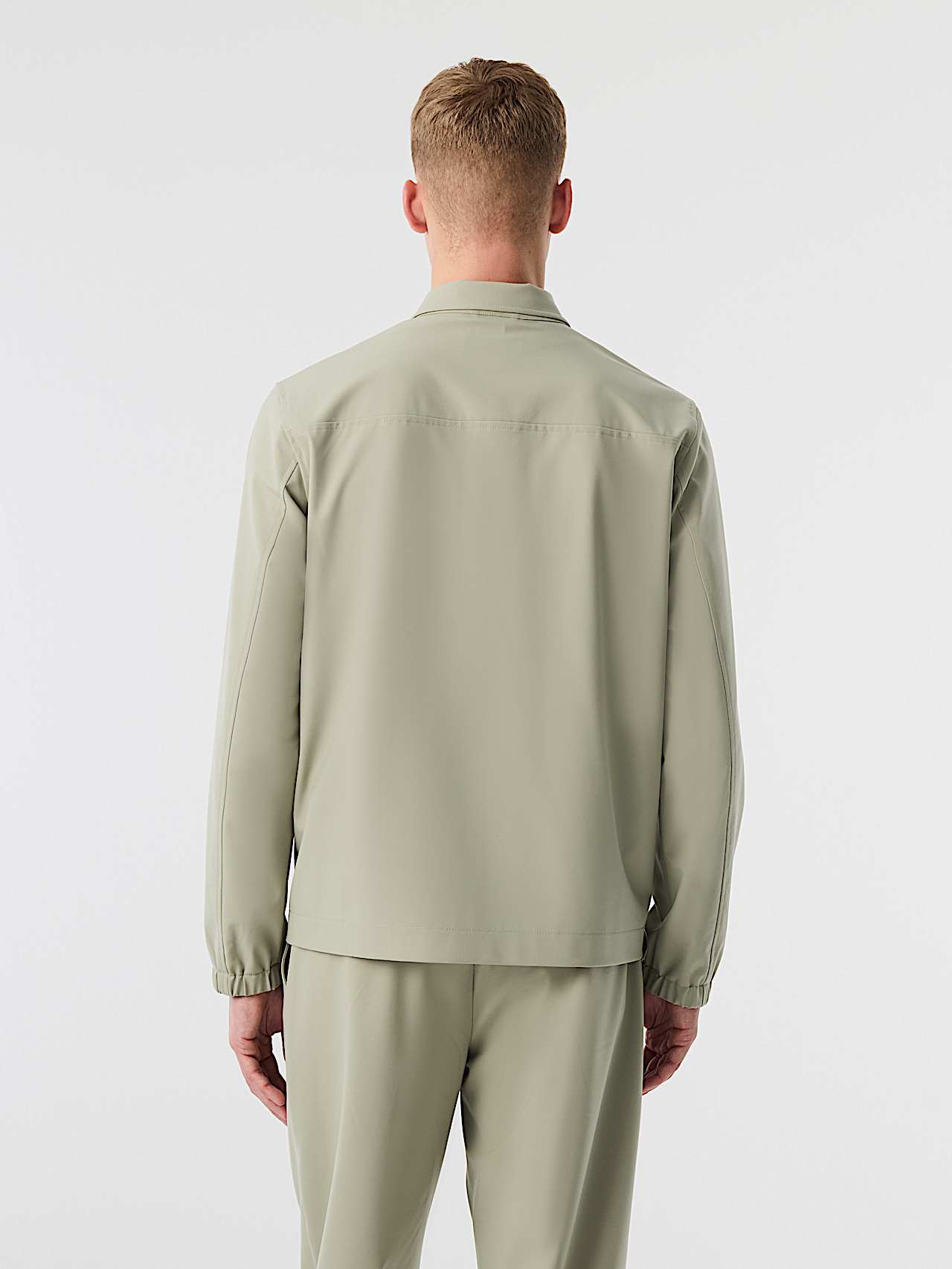 AlphaTauri | ONGERS V1.Y10.02 | Water-repellent Overshirt with 4-Way-Stretch in Dark Sage for Uomo