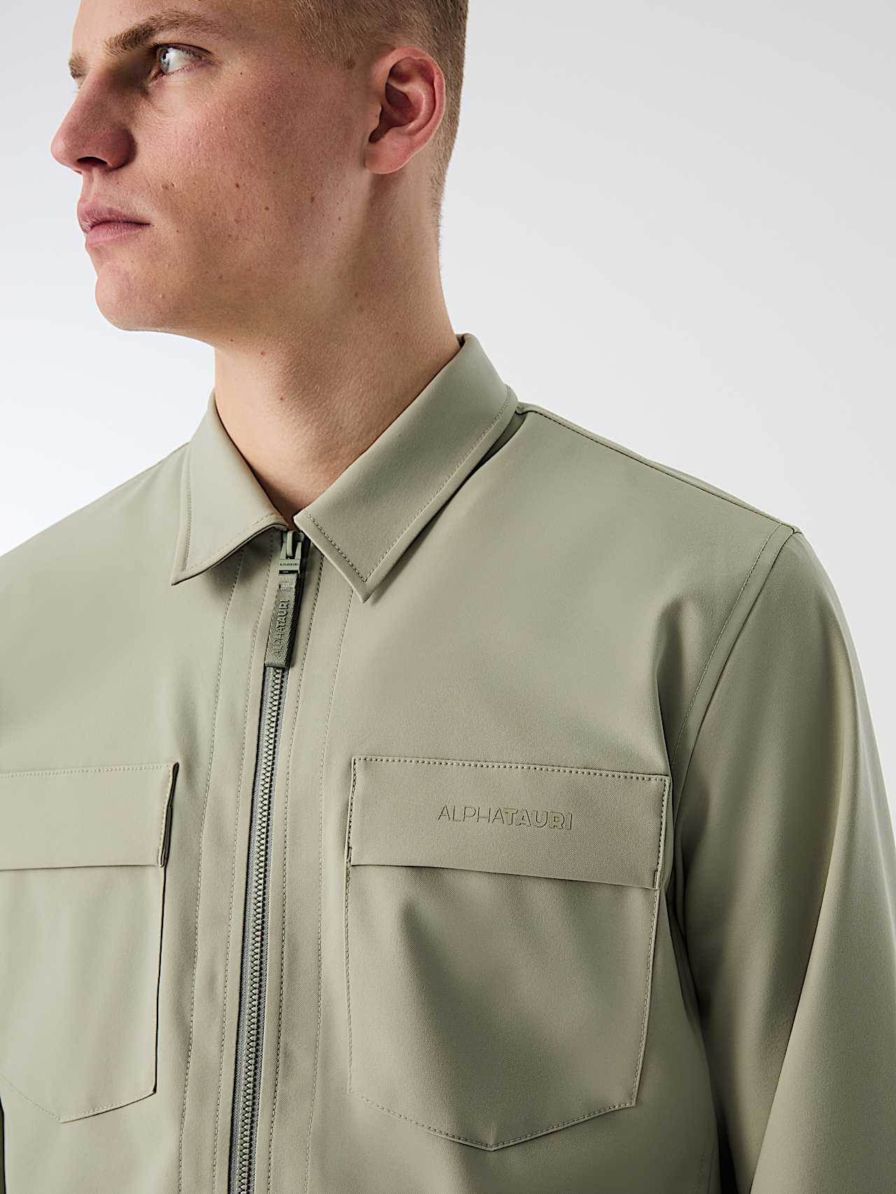 AlphaTauri | ONGERS V1.Y10.02 | Water-repellent Overshirt with 4-Way-Stretch in Dark Sage for Uomo