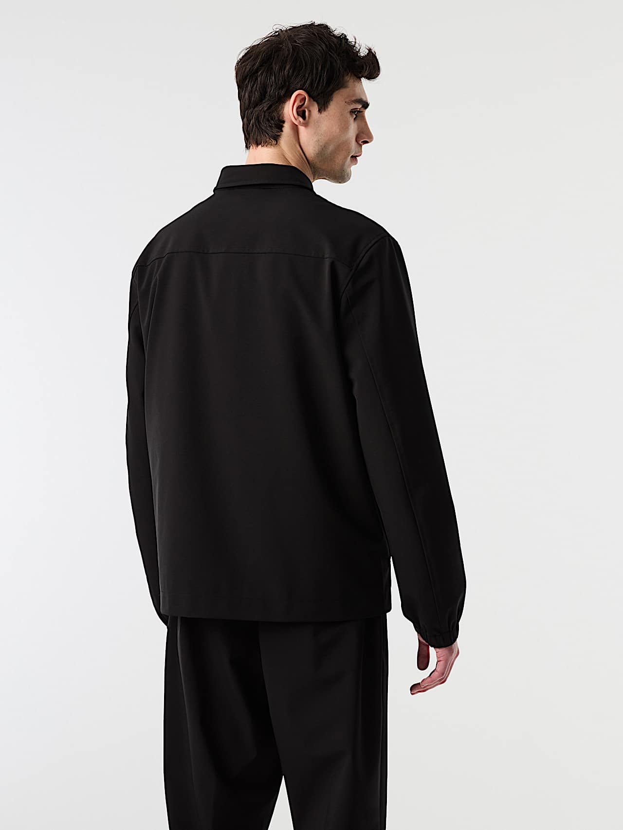 AlphaTauri | ONGERS V1.Y10.02 | Water-repellent Overshirt with 4-Way-Stretch in Black for Hombre