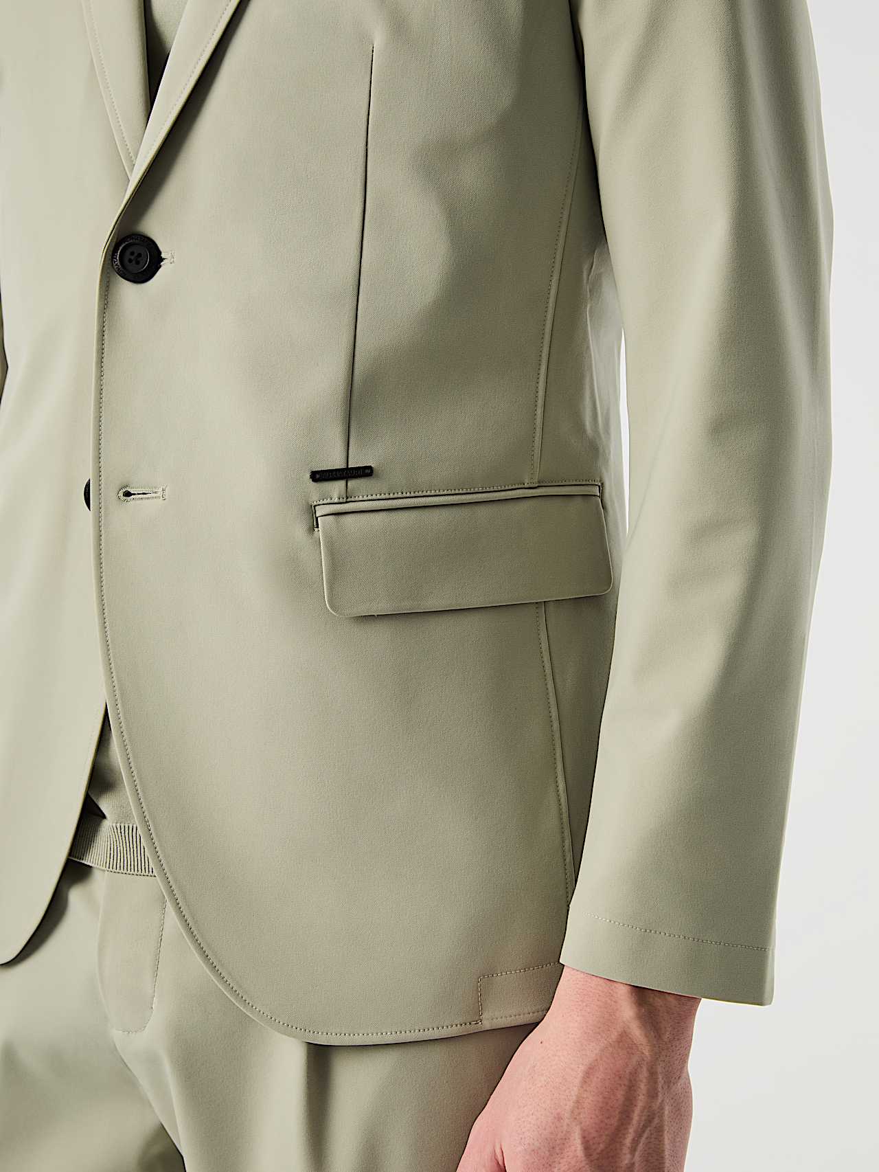 AlphaTauri | OSINA V3.Y10.02 | Americana Elegant Stretch in Dark Sage for Hombre