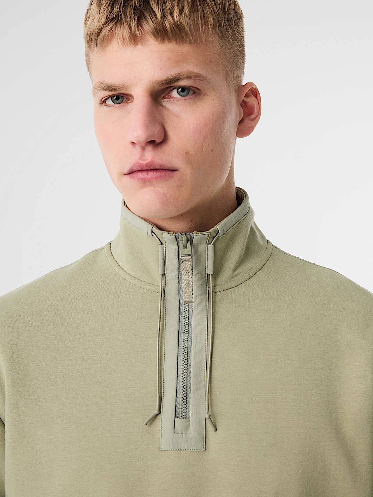 AlphaTauri | SYLVES V1.Y10.02 | Hybrid Halfzip Sweatshirt in Dark Sage for Homme
