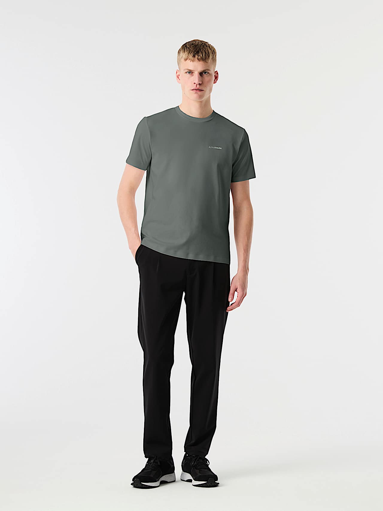 AlphaTauri | JOSSAL V1.Y10.02 | T-shirt en coton biologique avec imprimé au dos in Dark Moss for Homme