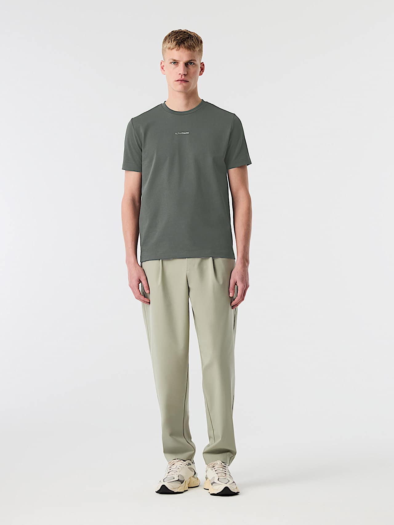 AlphaTauri | JOULON V1.Y10.02 | Camiseta de algodón orgánico con logo estampado in Dark Moss for Hombre