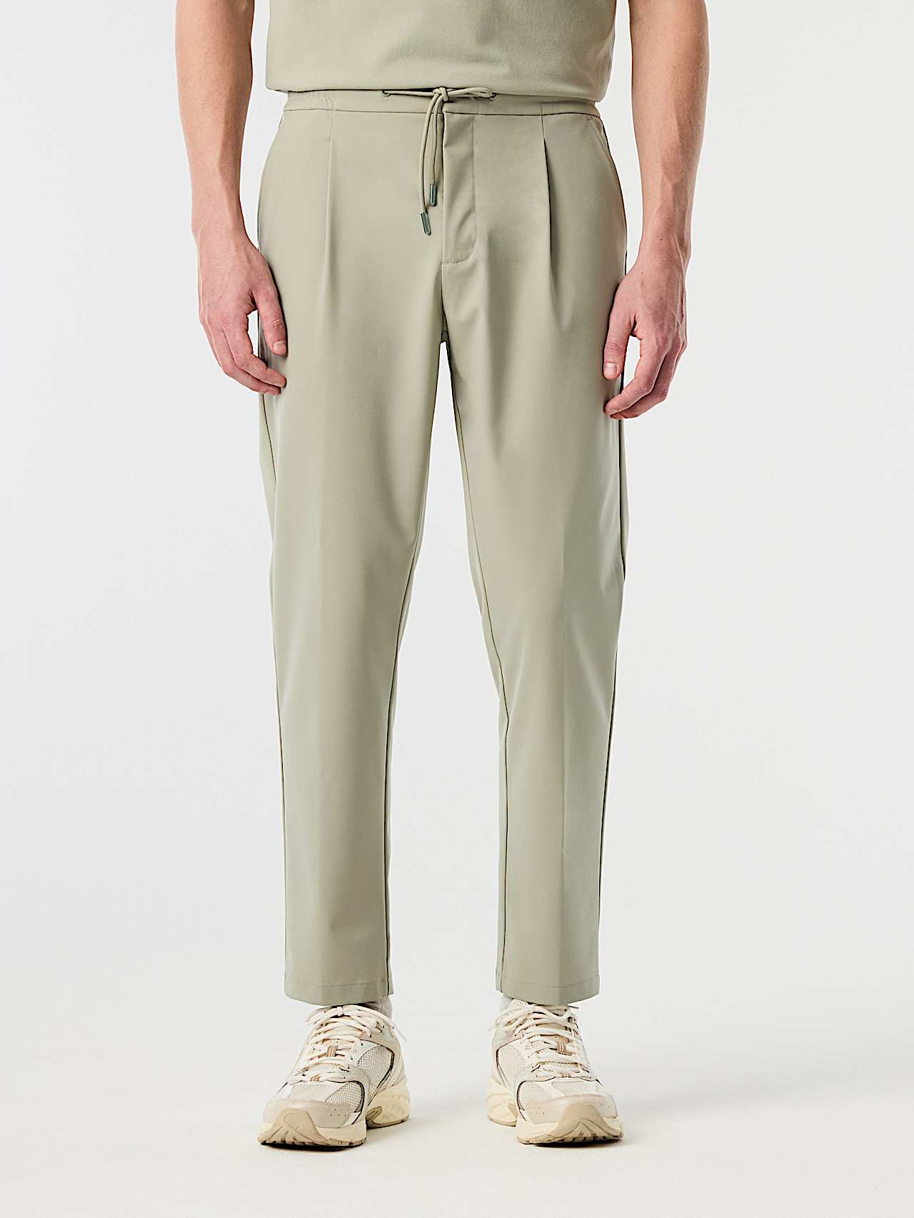 AlphaTauri | PAVRE V1.Y10.02 | Pantaloni Elegant Stretch in Dark Sage for Uomo