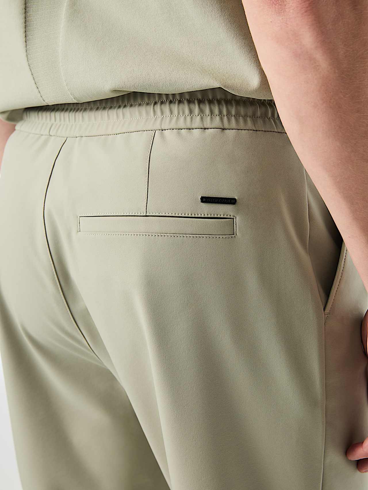 AlphaTauri | PAVRE V1.Y10.02 | Pantaloni Elegant Stretch in Dark Sage for Uomo