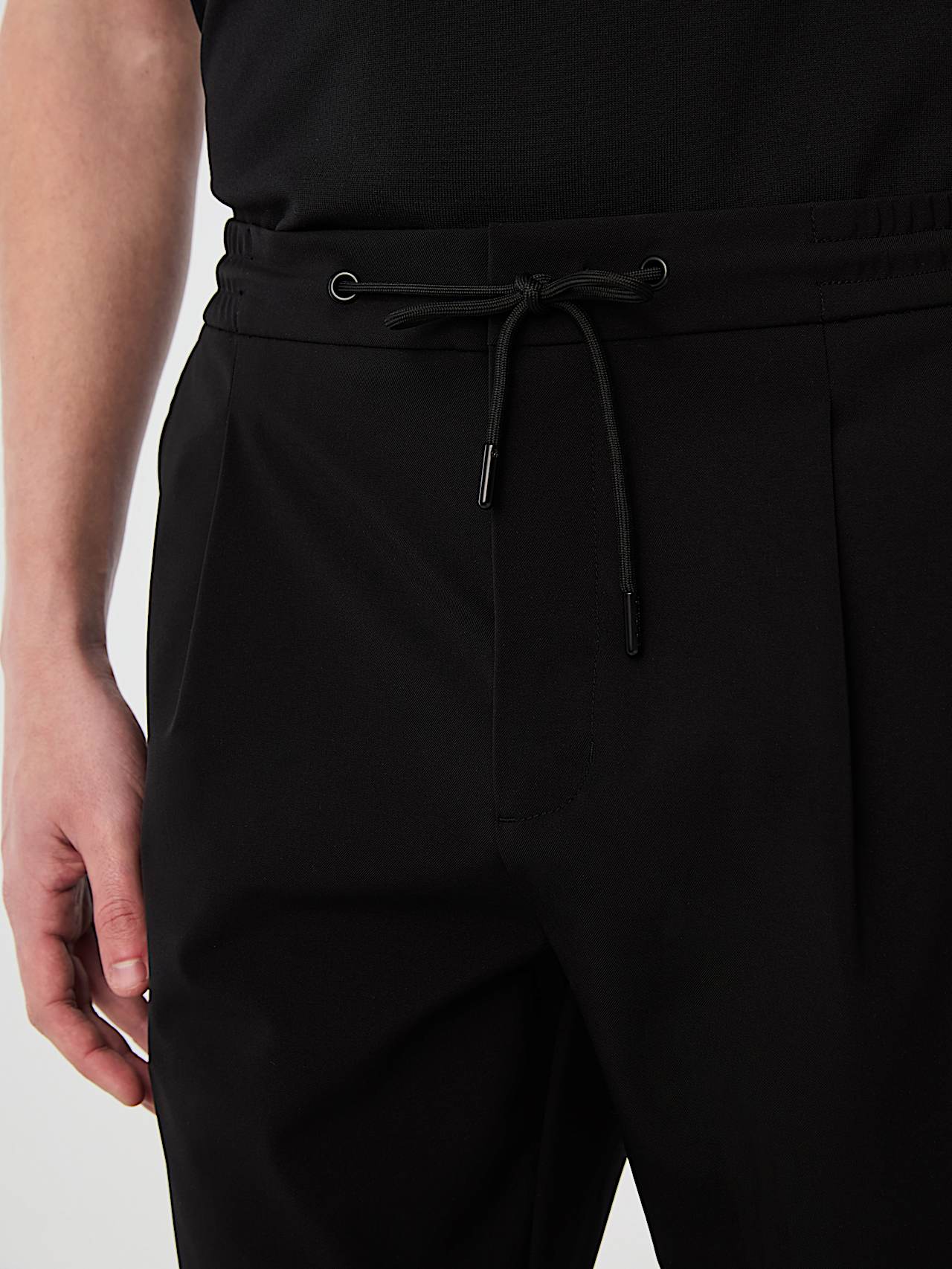 AlphaTauri | PAVRE V1.Y10.02 | Elegant Stretch-Hose in Schwarz für Herren