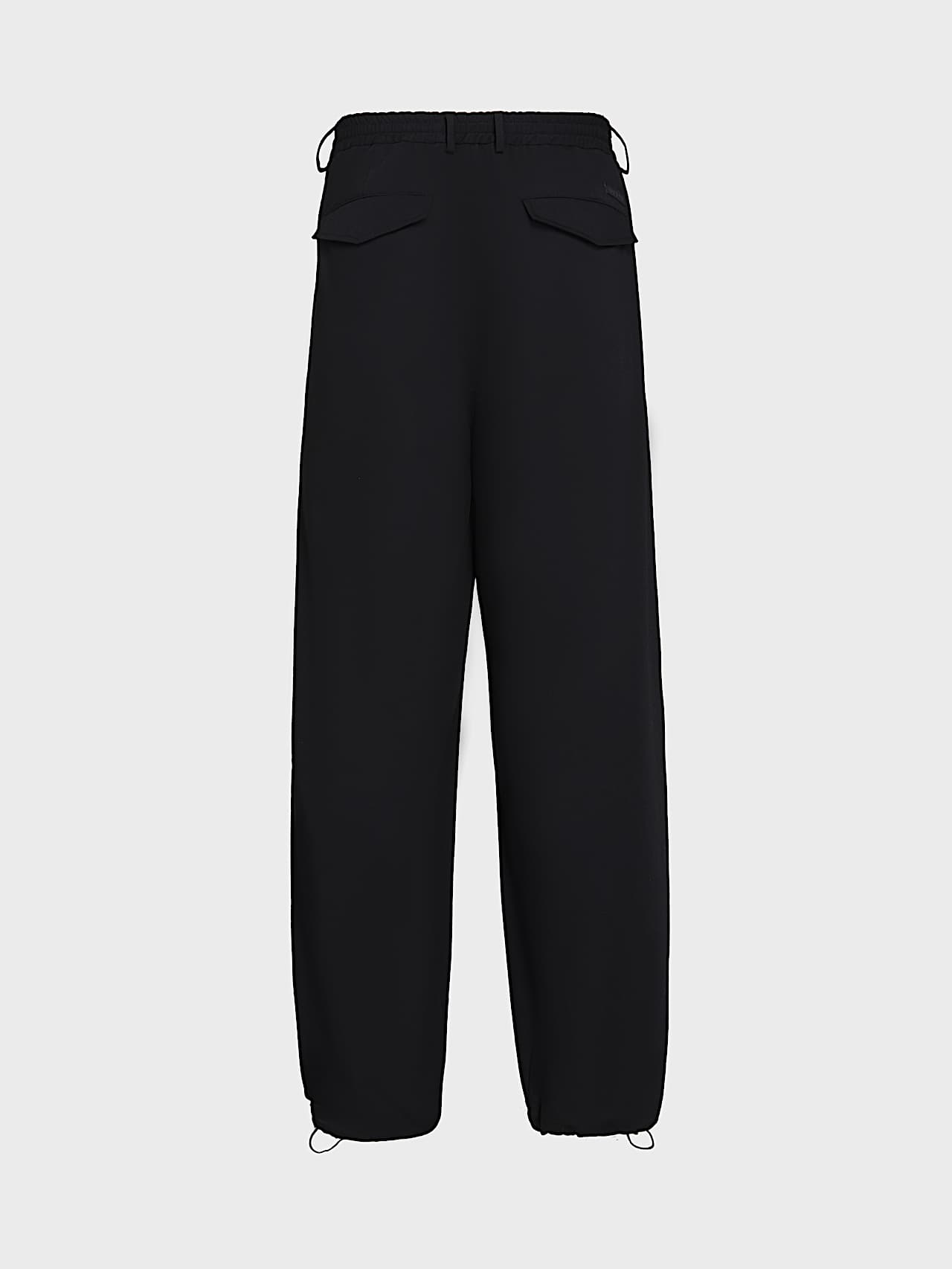 AlphaTauri | PORTER V1.Y10.02 | Pantaloni a gamba larga morbidi con pieghe e fondo gamba regolabile in Black for Uomo