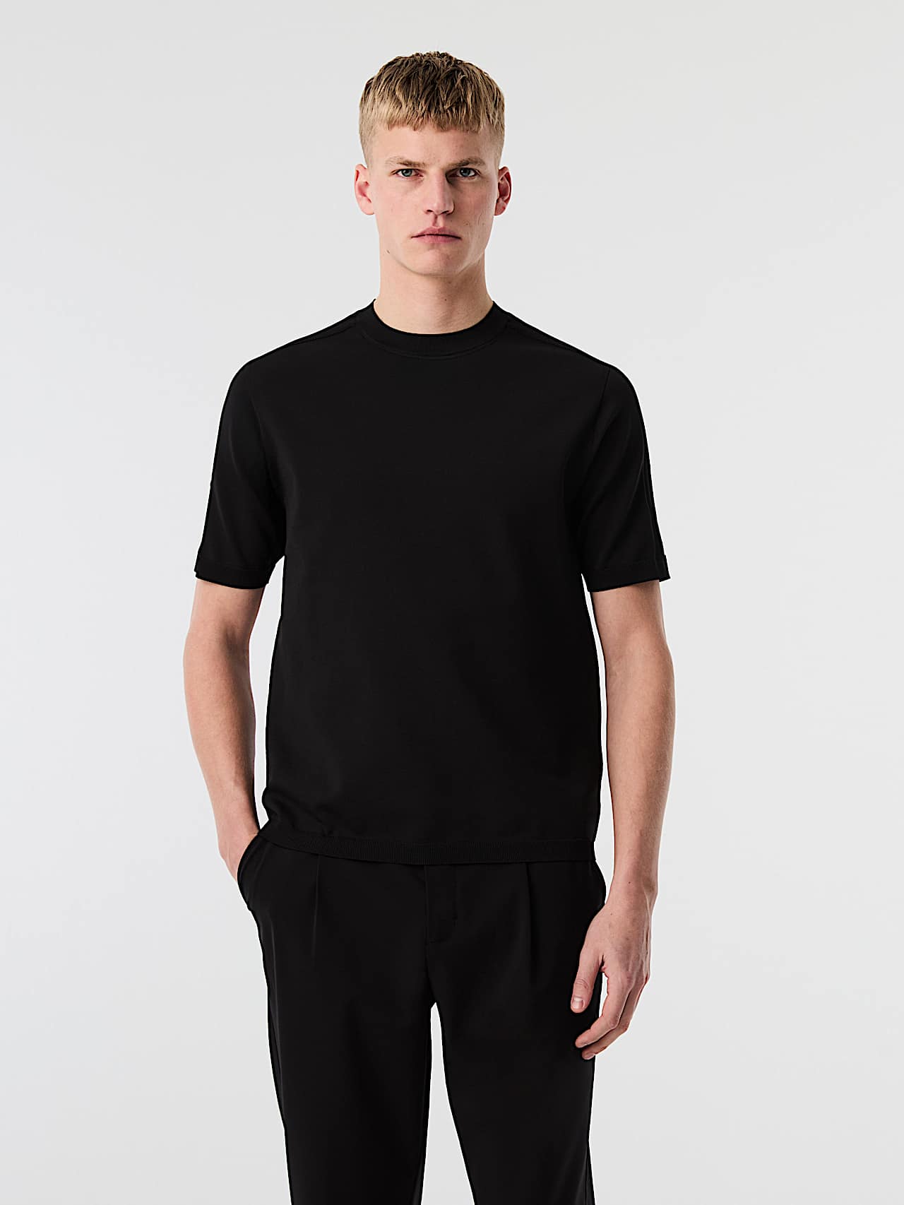 AlphaTauri | FARIS V1.Y10.02 | 3D Knit Loose Fit T-Shirt in Black for Homme