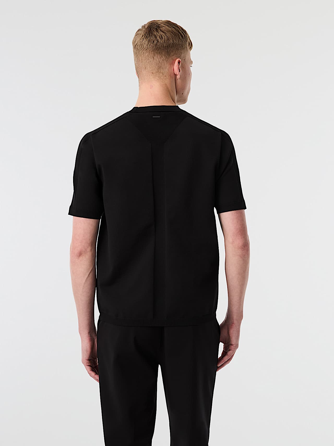 AlphaTauri | FARIS V1.Y10.02 | 3D Knit Loose Fit T-Shirt in Black for Homme