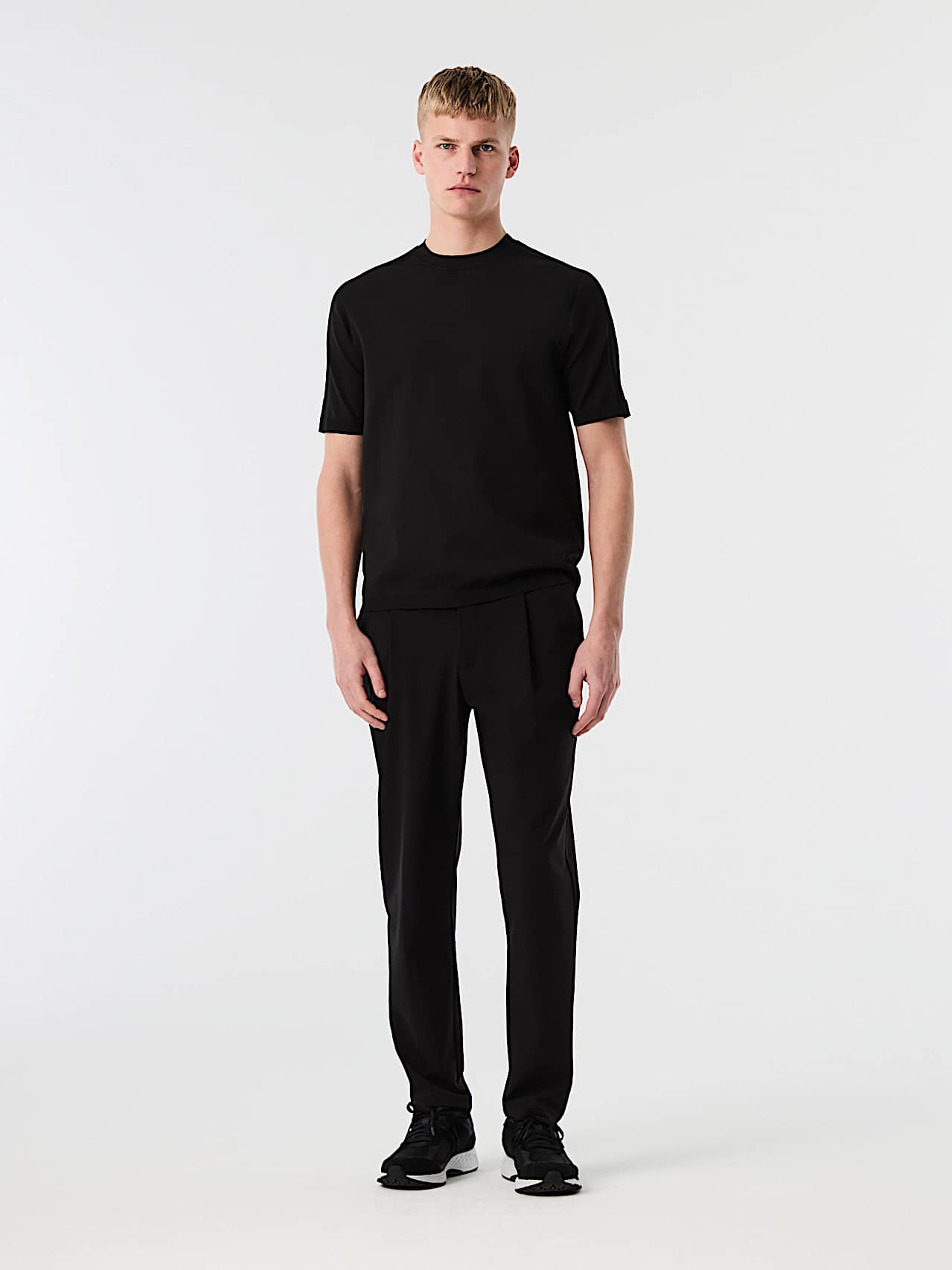 AlphaTauri | FARIS V1.Y10.02 | 3D Knit Loose Fit T-Shirt in Black for Homme