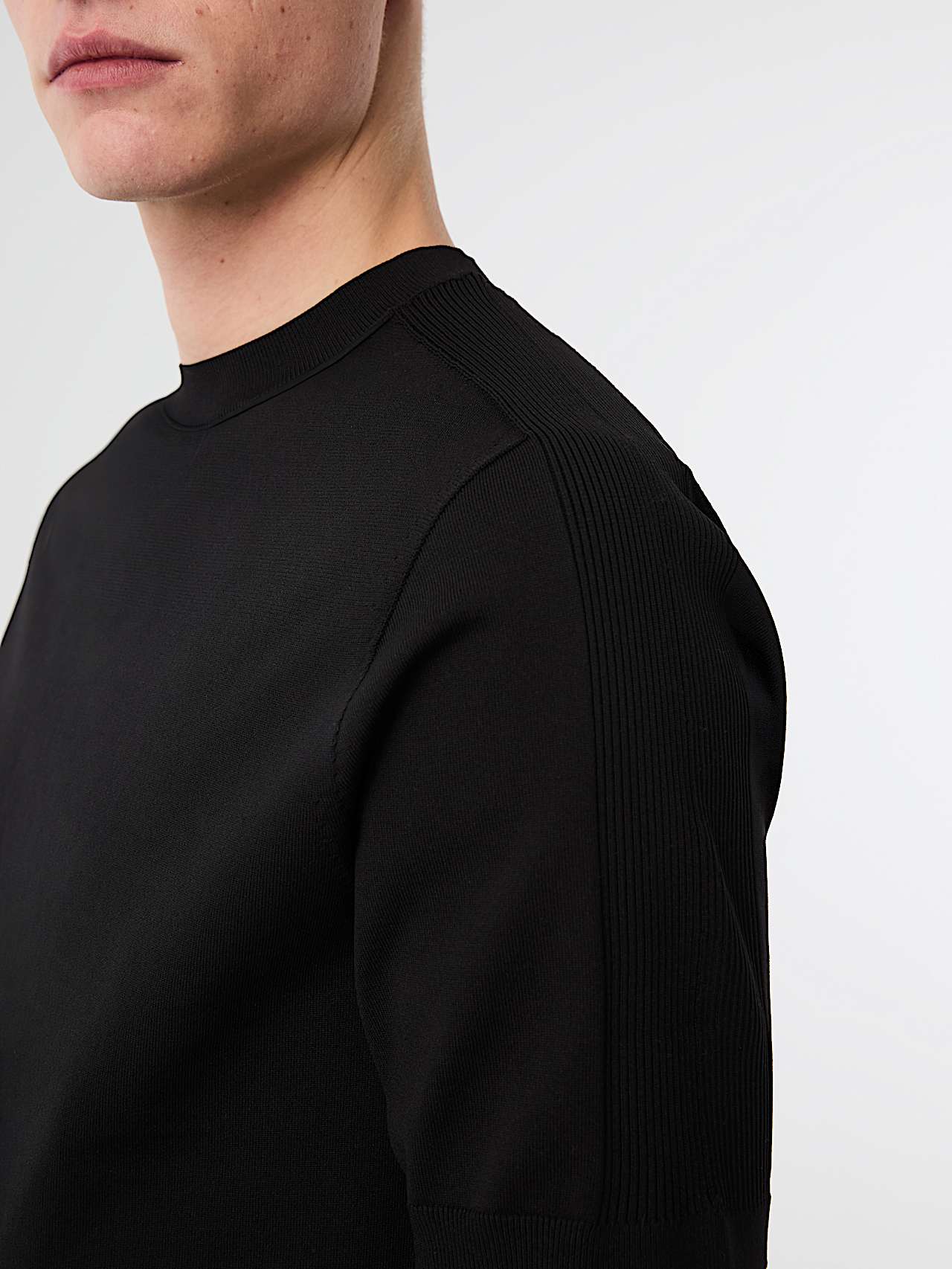 AlphaTauri | FARIS V1.Y10.02 | T-shirt ample en maille 3D in Black for Homme