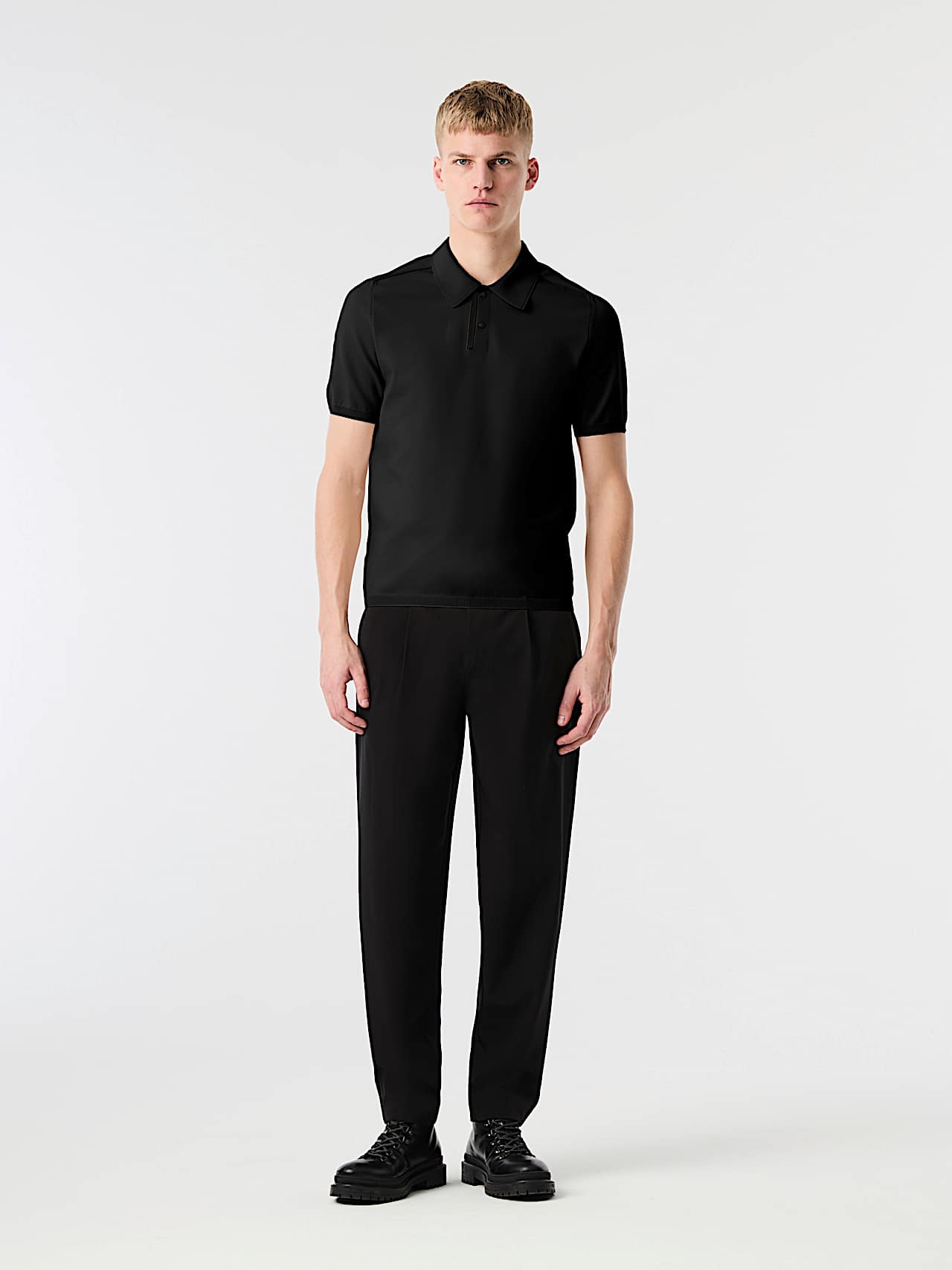 AlphaTauri | FLYON V1.Y10.02 | Strick-Poloshirt in Schwarz für Herren