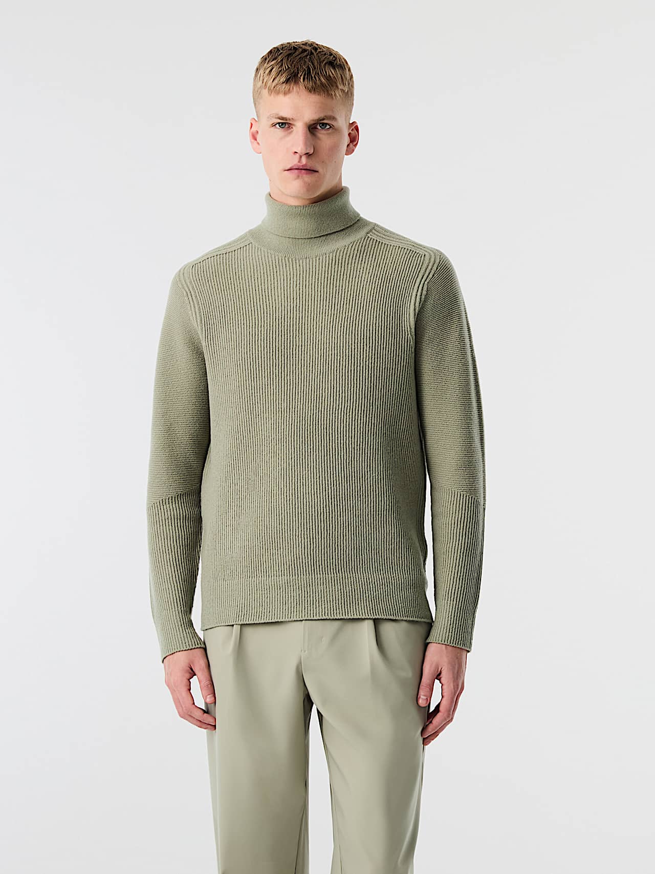 AlphaTauri | FANNES V1.Y10.02 | 3D Knit Wool Turtleneck Sweater in Dark Sage for Hombre