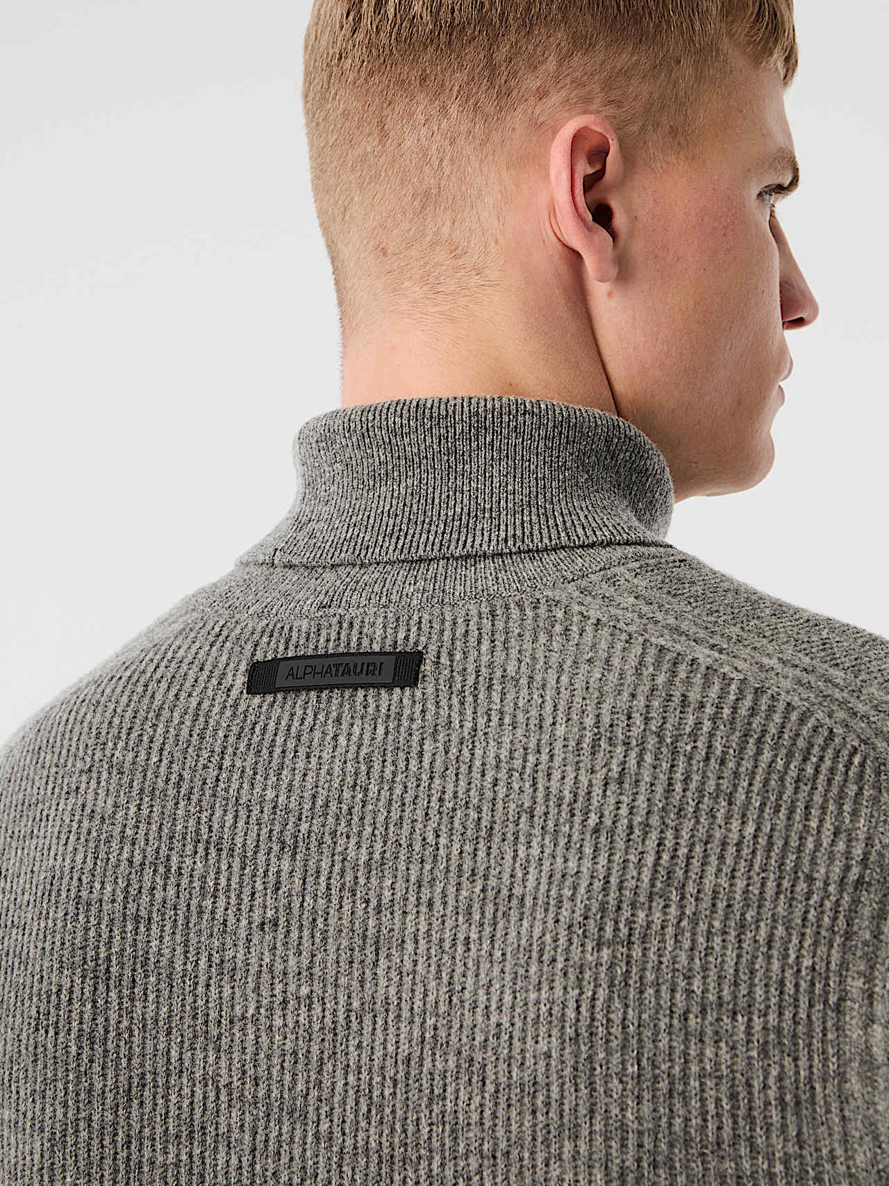 AlphaTauri | FANNES V1.Y10.02 | 3D Knit Turtleneck Sweater made from 100% Wool in Dark Grey Melange for Homme