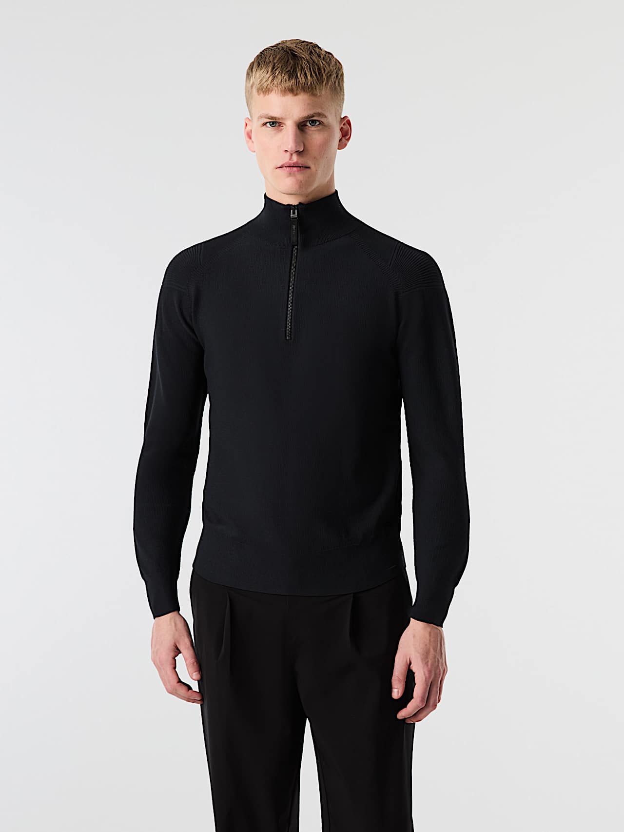 AlphaTauri | FROST V2.Y10.02 | Seamless 3D Knit Half-Zip Sweater in Black for Hombre