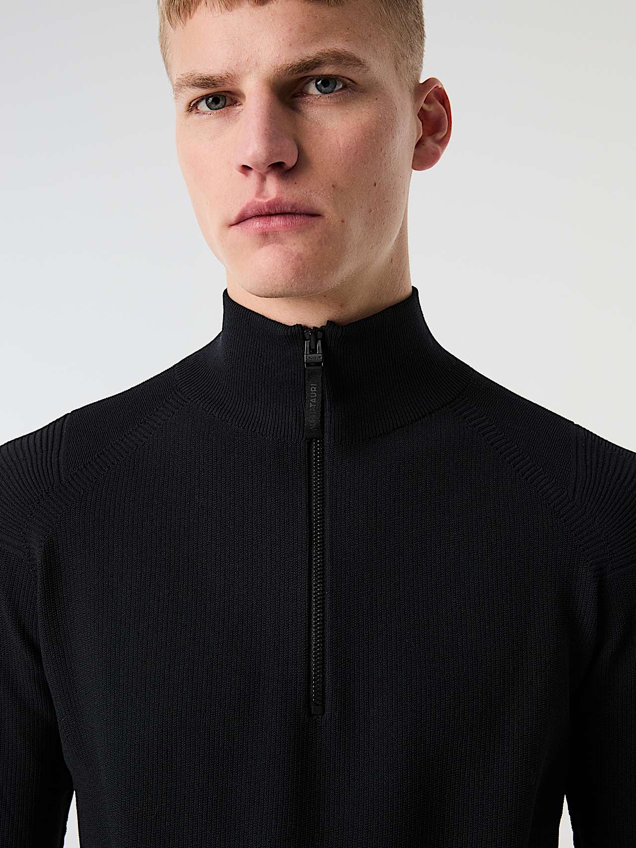 AlphaTauri | FROST V2.Y10.02 | Maglione con mezza cerniera in maglia 3D senza cuciture in Black for Uomo