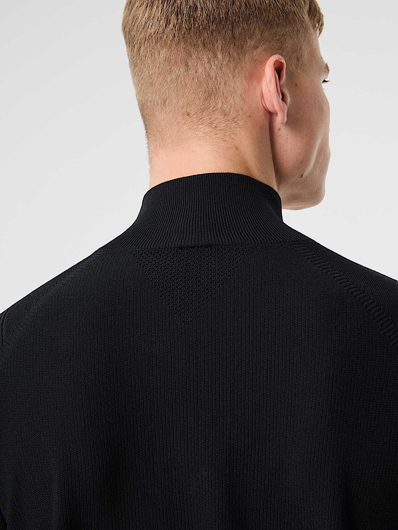 AlphaTauri | FROST V2.Y10.02 | Maglione con mezza cerniera in maglia 3D senza cuciture in Black for Uomo