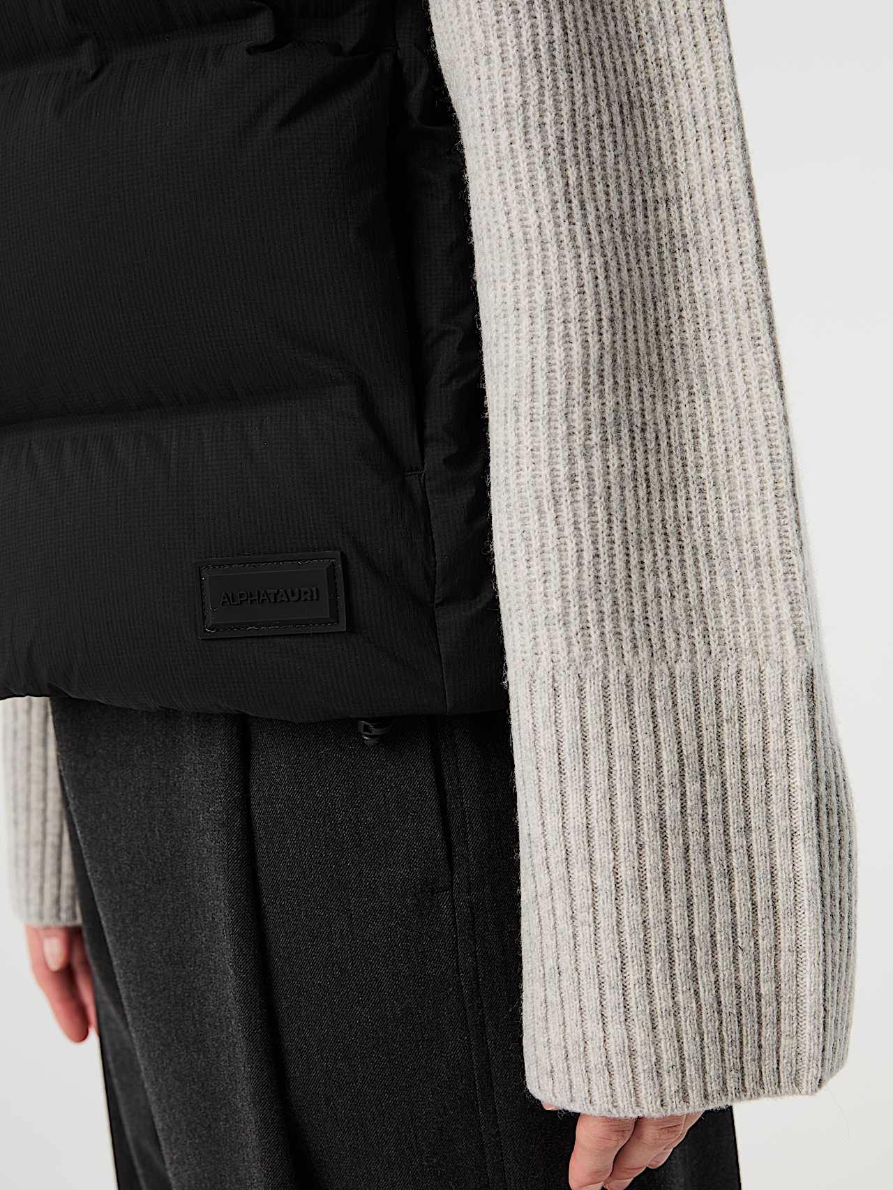 AlphaTauri | OAVENNA V1.Y10.02 | Ultra-light Down Vest in Schwarz für Damen