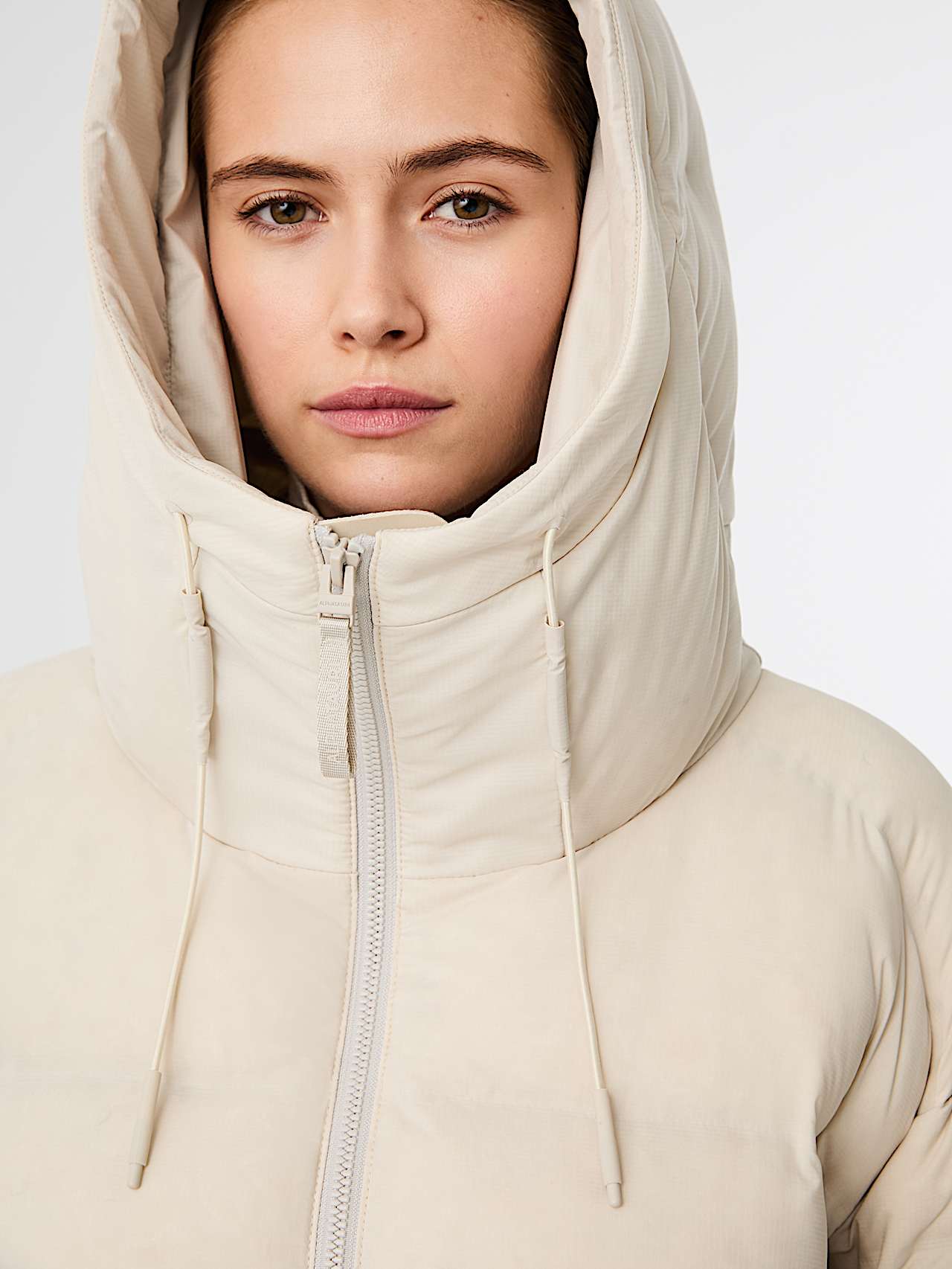AlphaTauri | ORRENTO V1.Y10.02 | Packable Ultra-light Down Jacket in Stone for Femme