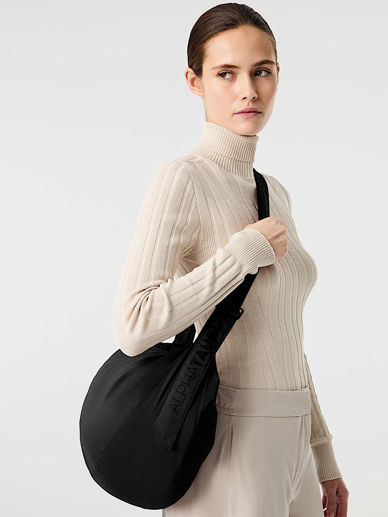 AlphaTauri | ORRENTO V1.Y10.02 | Chaqueta de plumón ultraligera y plegable in Black for Mujer