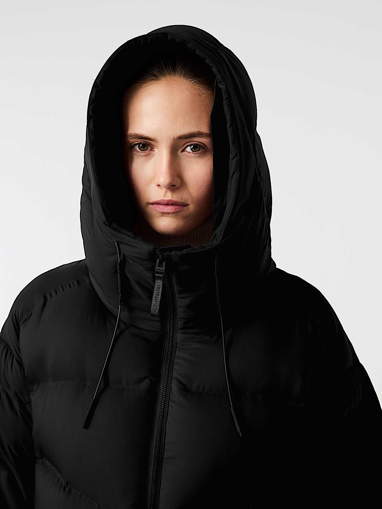 AlphaTauri | ORRENTO V1.Y10.02 | Ultraleichte verstaubare Daunenjacke in Schwarz für Damen